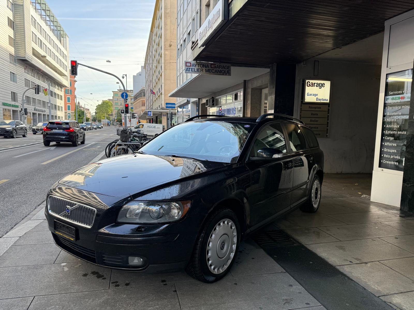 VOLVO V50 2.0D Momentum-image-1