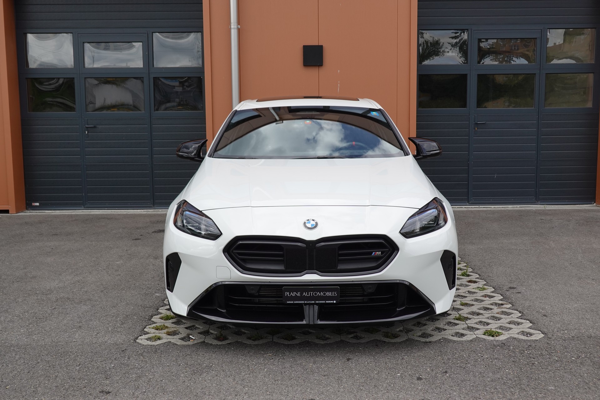 BMW M135i xDrive M Sport Pro Steptronic - "CH Auto * Service gratuit * Toit Pano * Jantes 19' * Sièges Elec Mém"-showroom-element-1