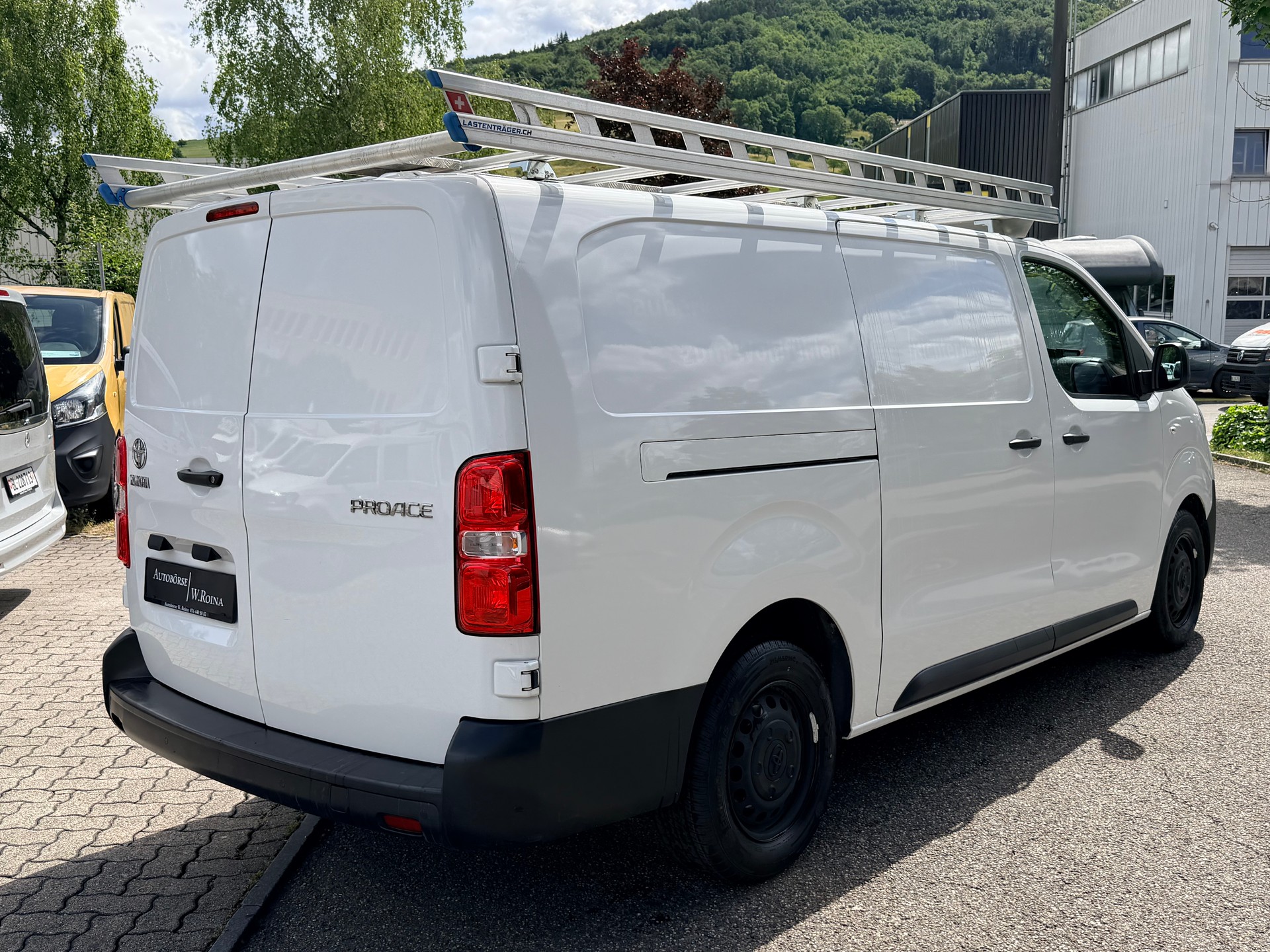 TOYOTA Proace 2.0D Panel Van Long Active-showroom-element-2