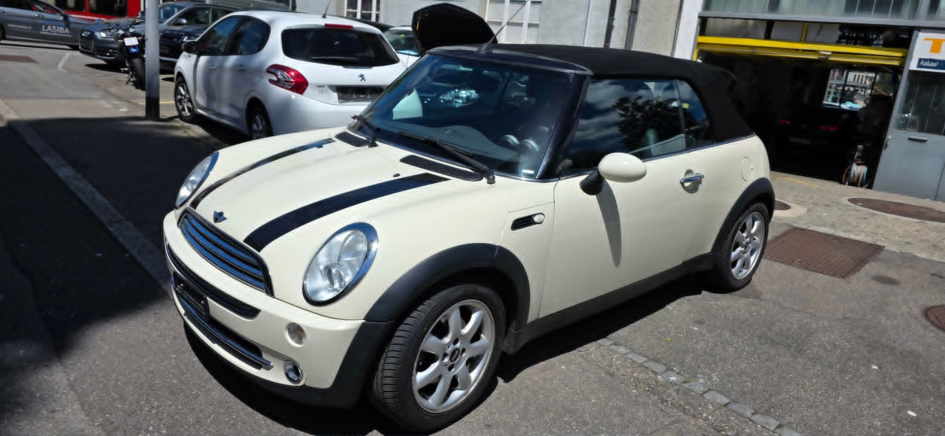 MINI Cooper Cabriolet-showroom-element-1