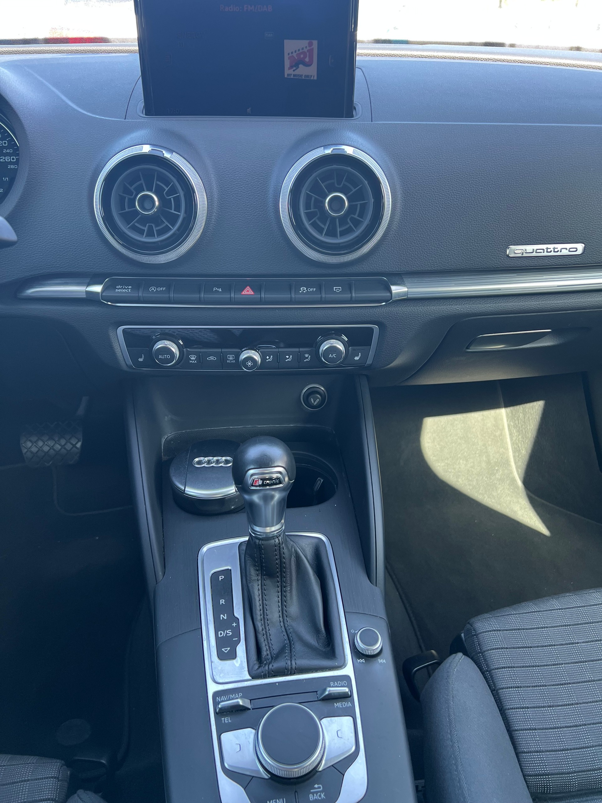 AUDI A3 Sportback 2.0 TFSI quattro S-tronic AB MFK-image-11