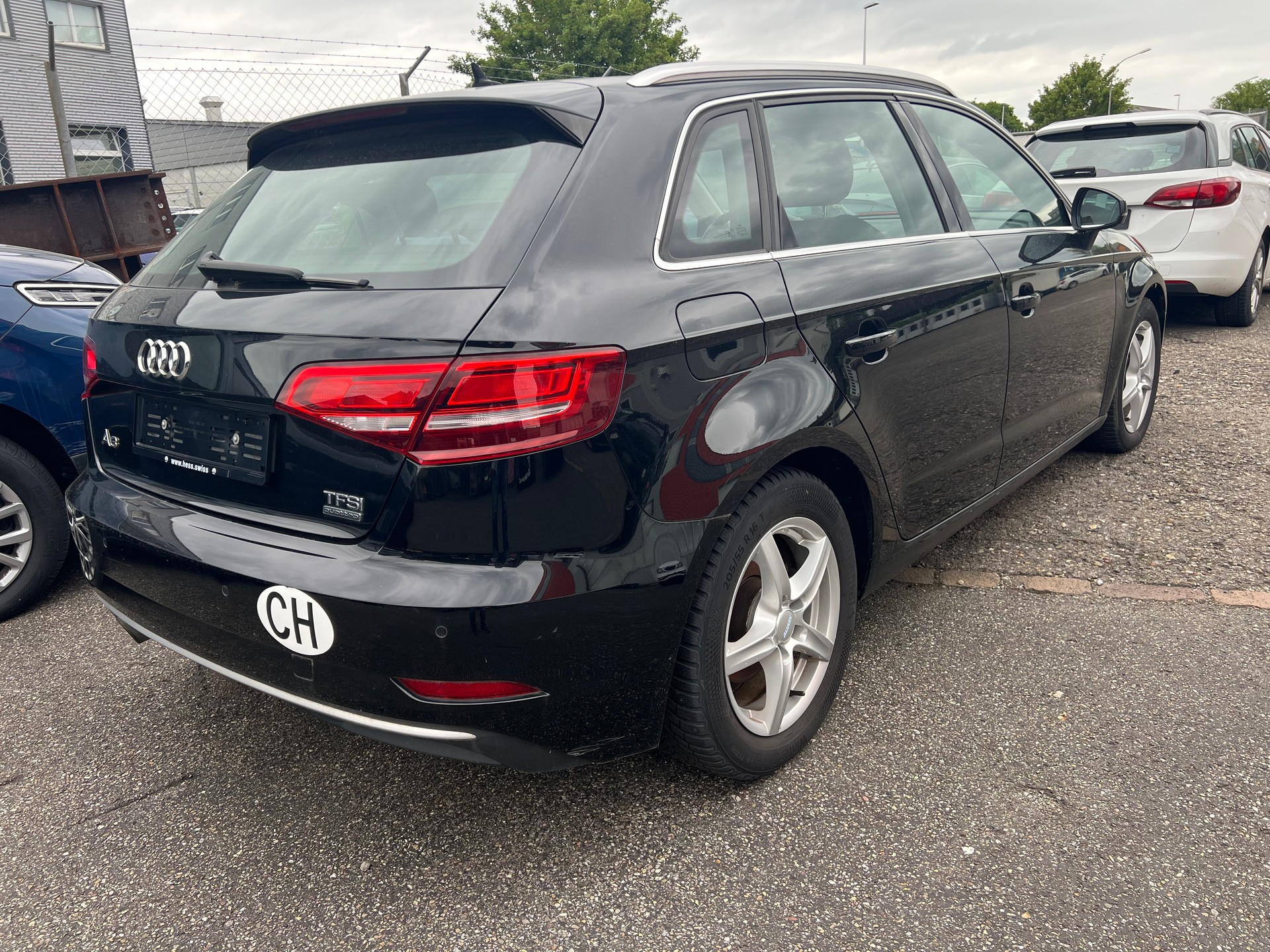 AUDI A3 Sportback 2.0 TFSI quattro S-tronic AB MFK-image-3