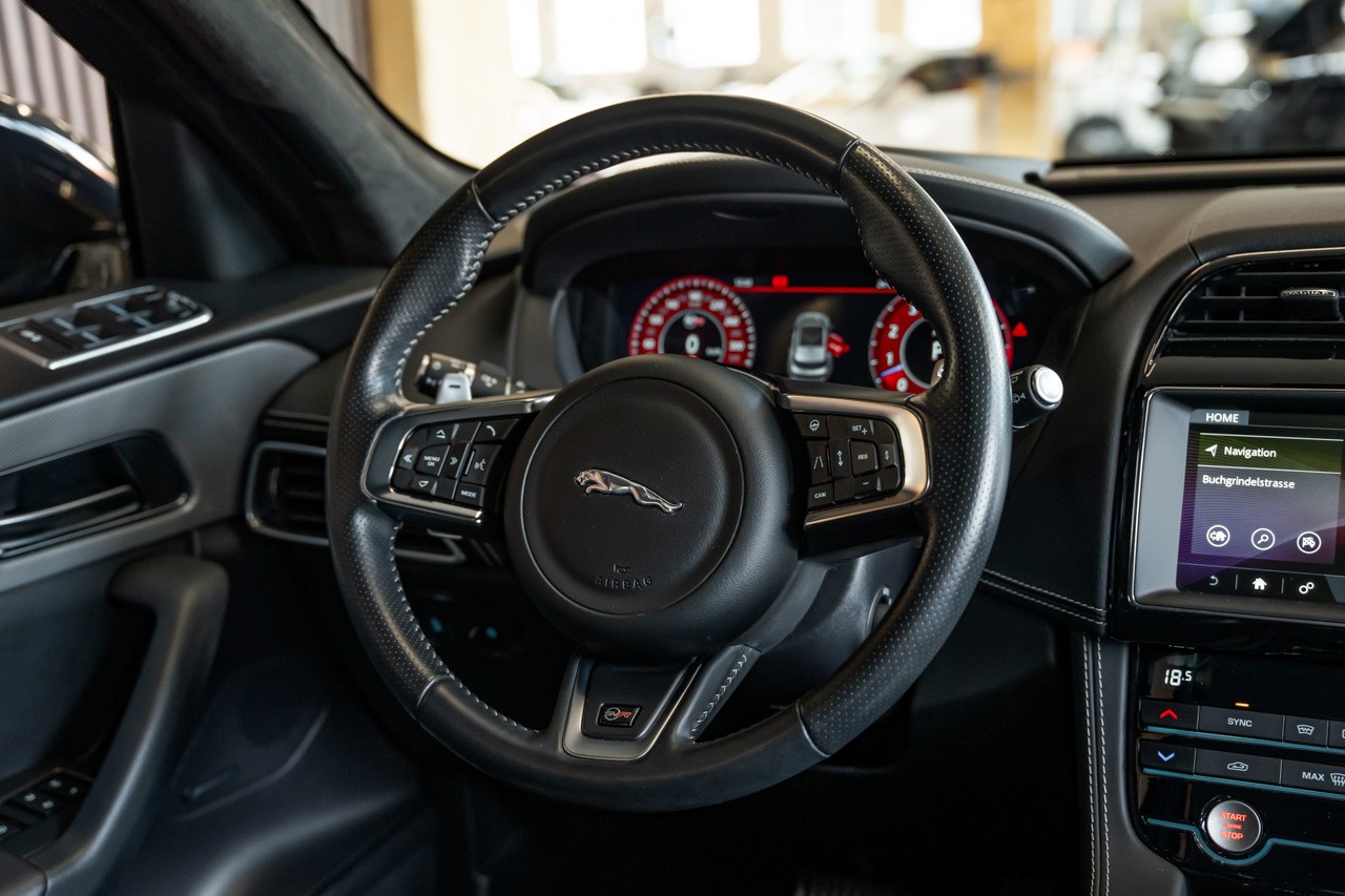 JAGUAR F-Pace 5.0 V8 SVR AWD Automatik-image-35
