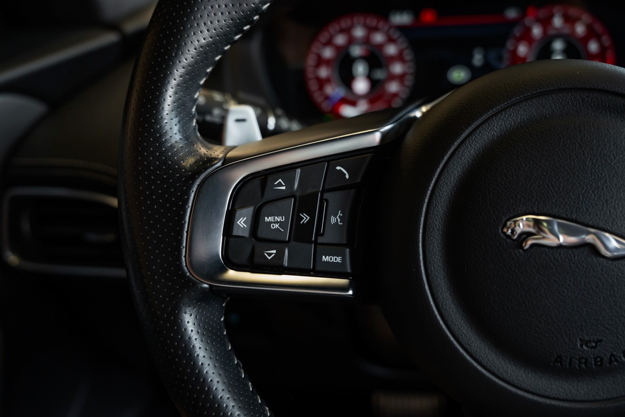 JAGUAR F-Pace 5.0 V8 SVR AWD Automatik-image-34
