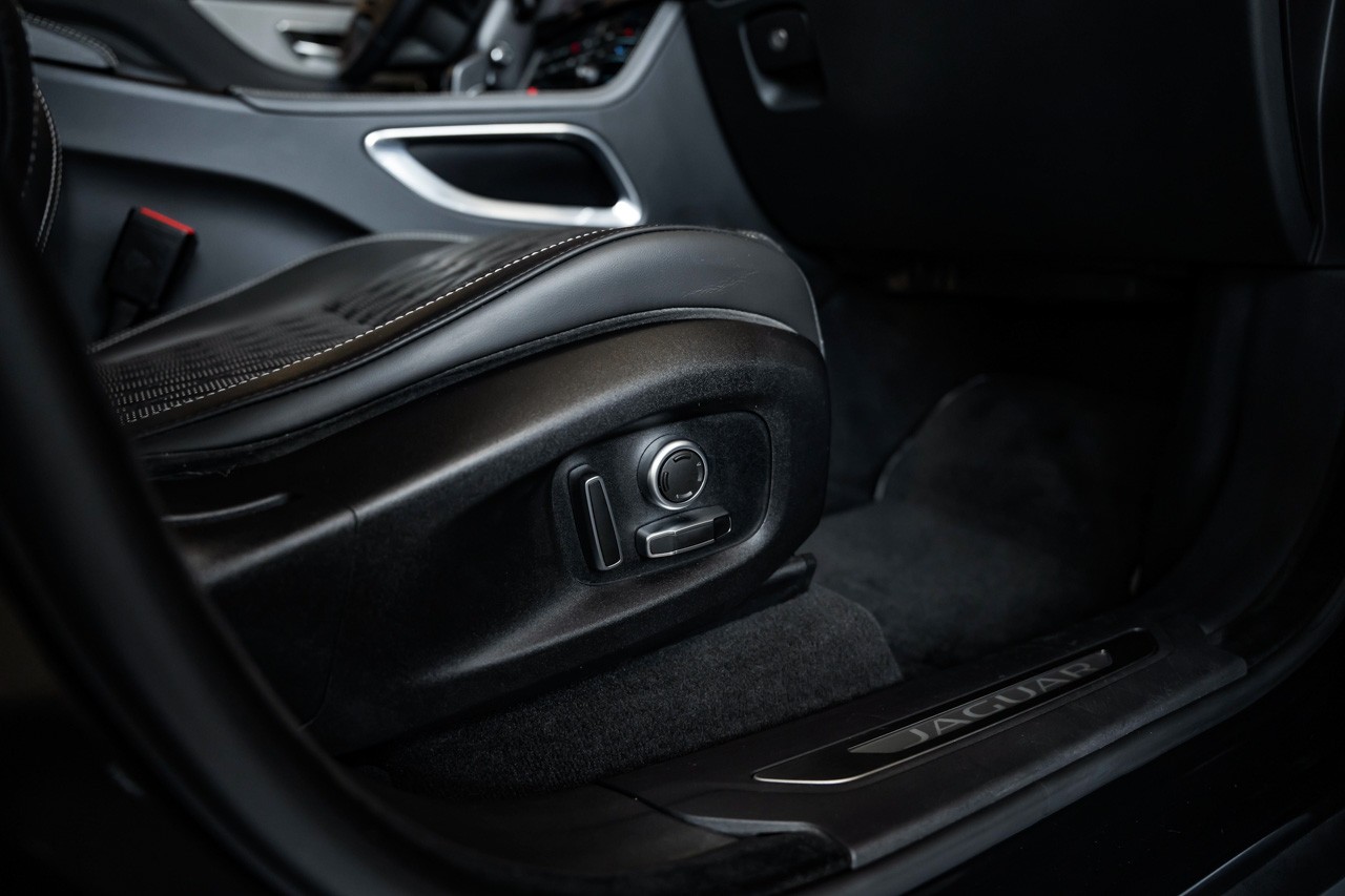 JAGUAR F-Pace 5.0 V8 SVR AWD Automatik-image-31