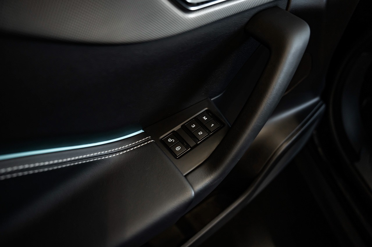JAGUAR F-Pace 5.0 V8 SVR AWD Automatik-image-28