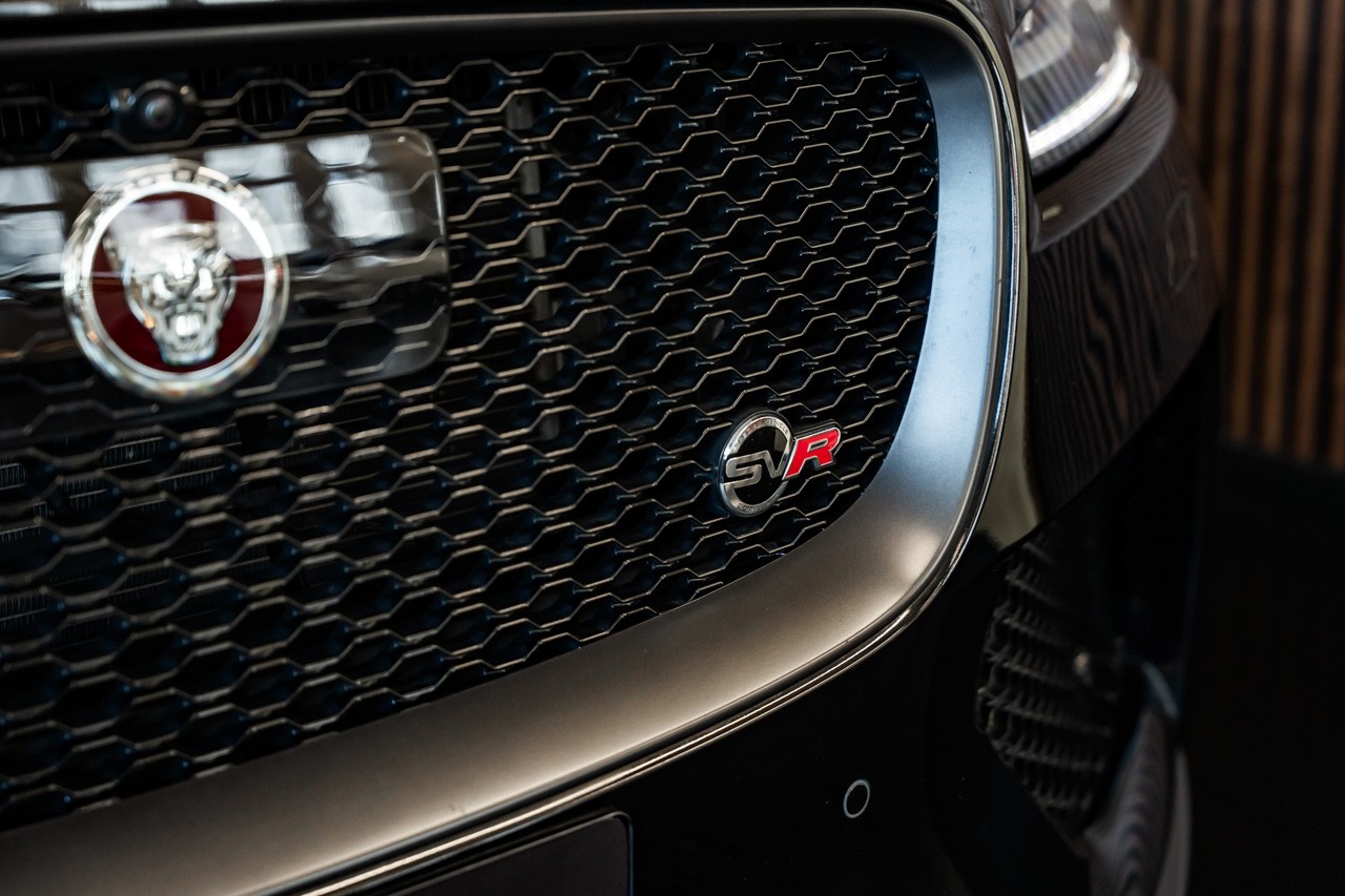 JAGUAR F-Pace 5.0 V8 SVR AWD Automatik-image-39