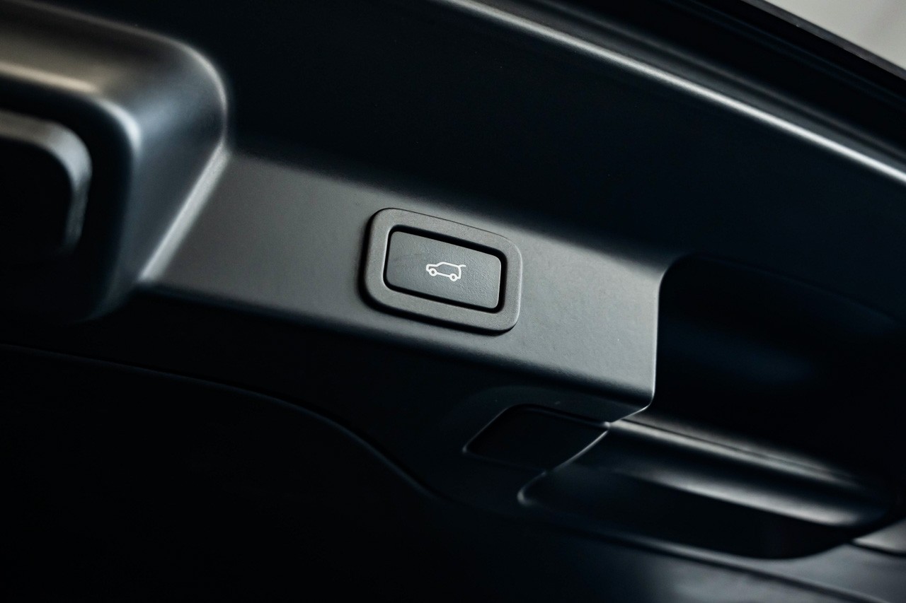 JAGUAR F-Pace 5.0 V8 SVR AWD Automatik-image-38