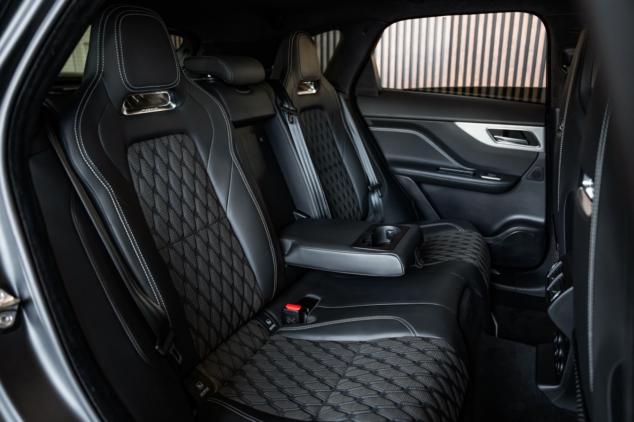 JAGUAR F-Pace 5.0 V8 SVR AWD Automatik-image-17