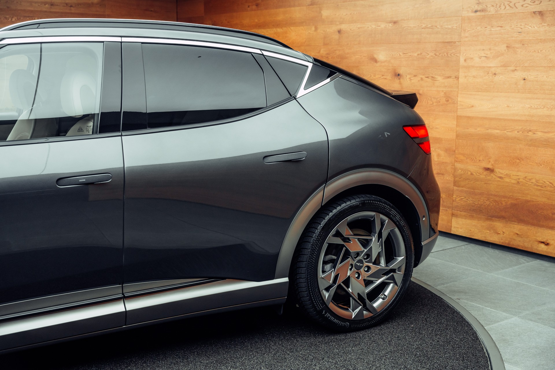 GENESIS GV60 77.4 kWh Sport Plus AWD-image-19