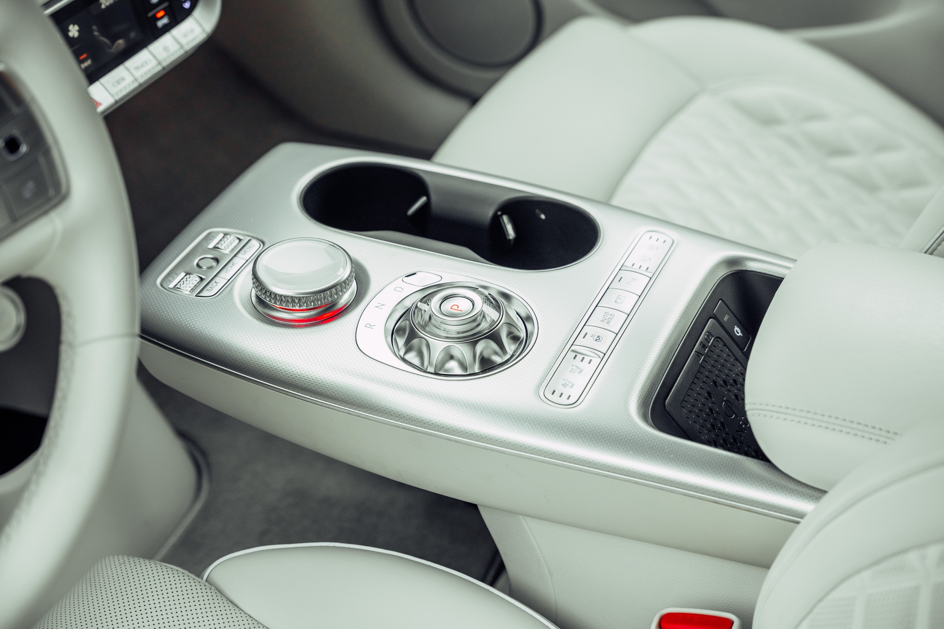 GENESIS GV60 77.4 kWh Sport Plus AWD-image-10