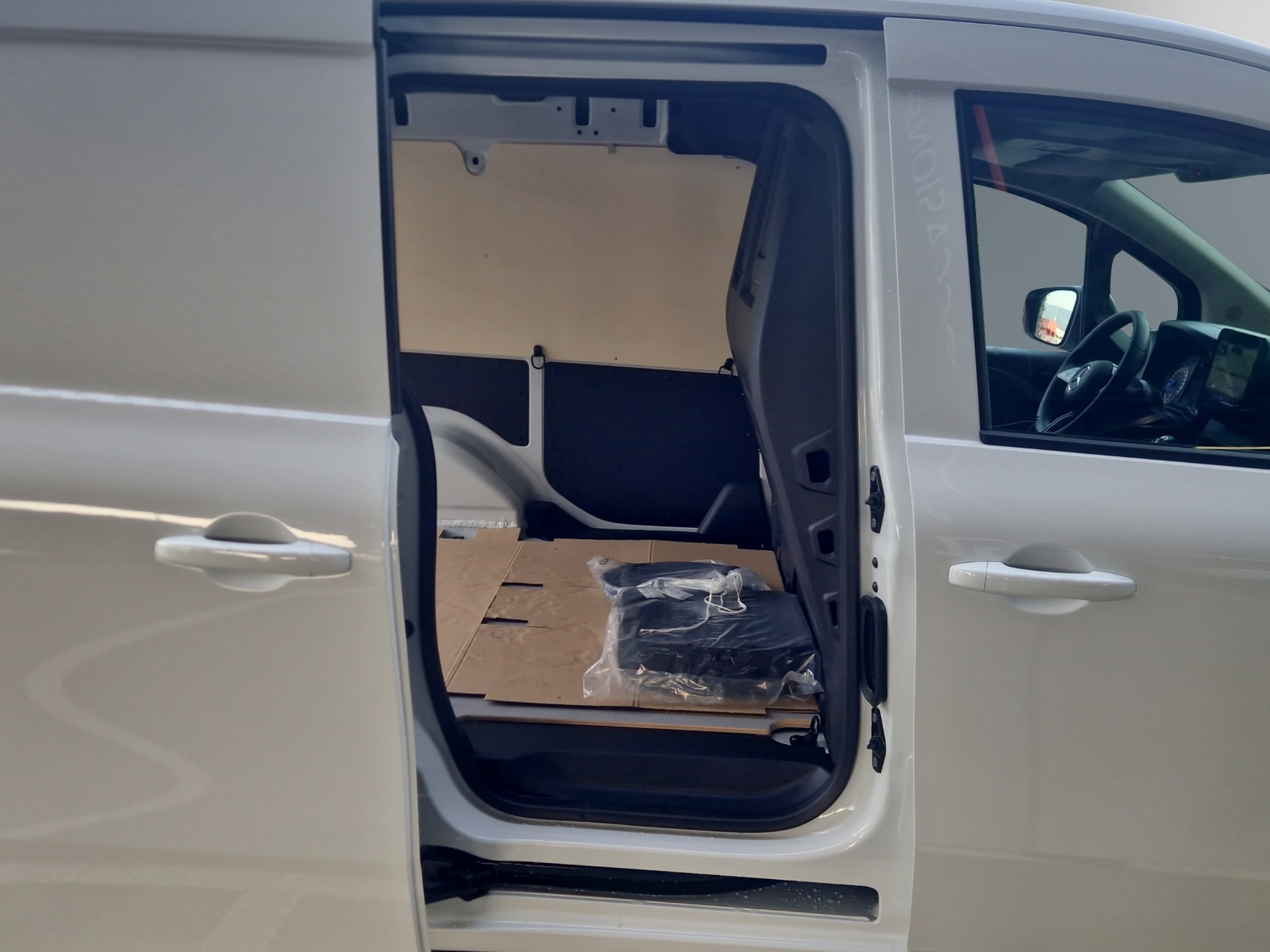 MERCEDES-BENZ eCitan 45kWh Worker Pro-image-11