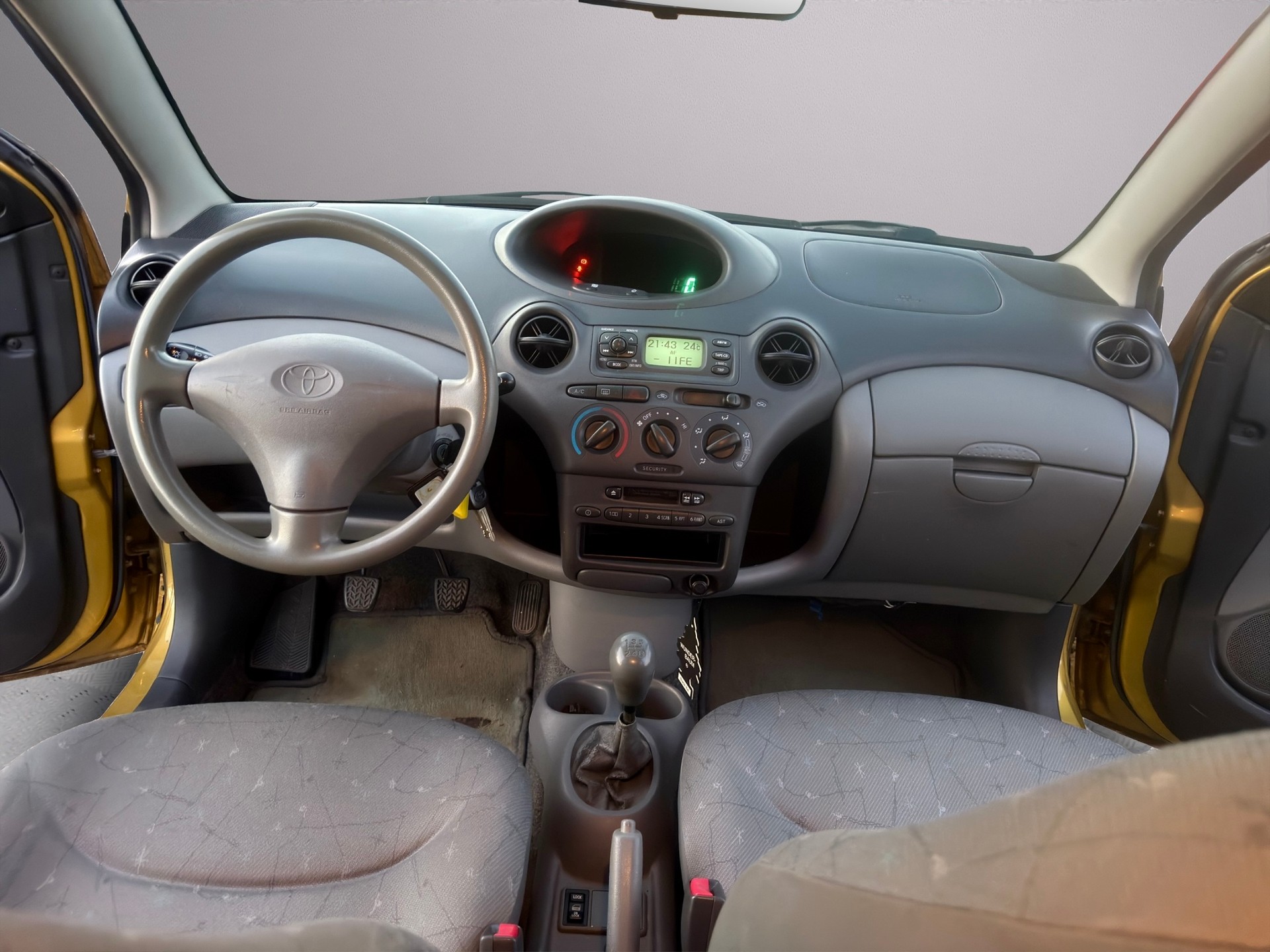TOYOTA Yaris 1.0 Linea Sol 5 Türe mit Klimaanlage-image-8