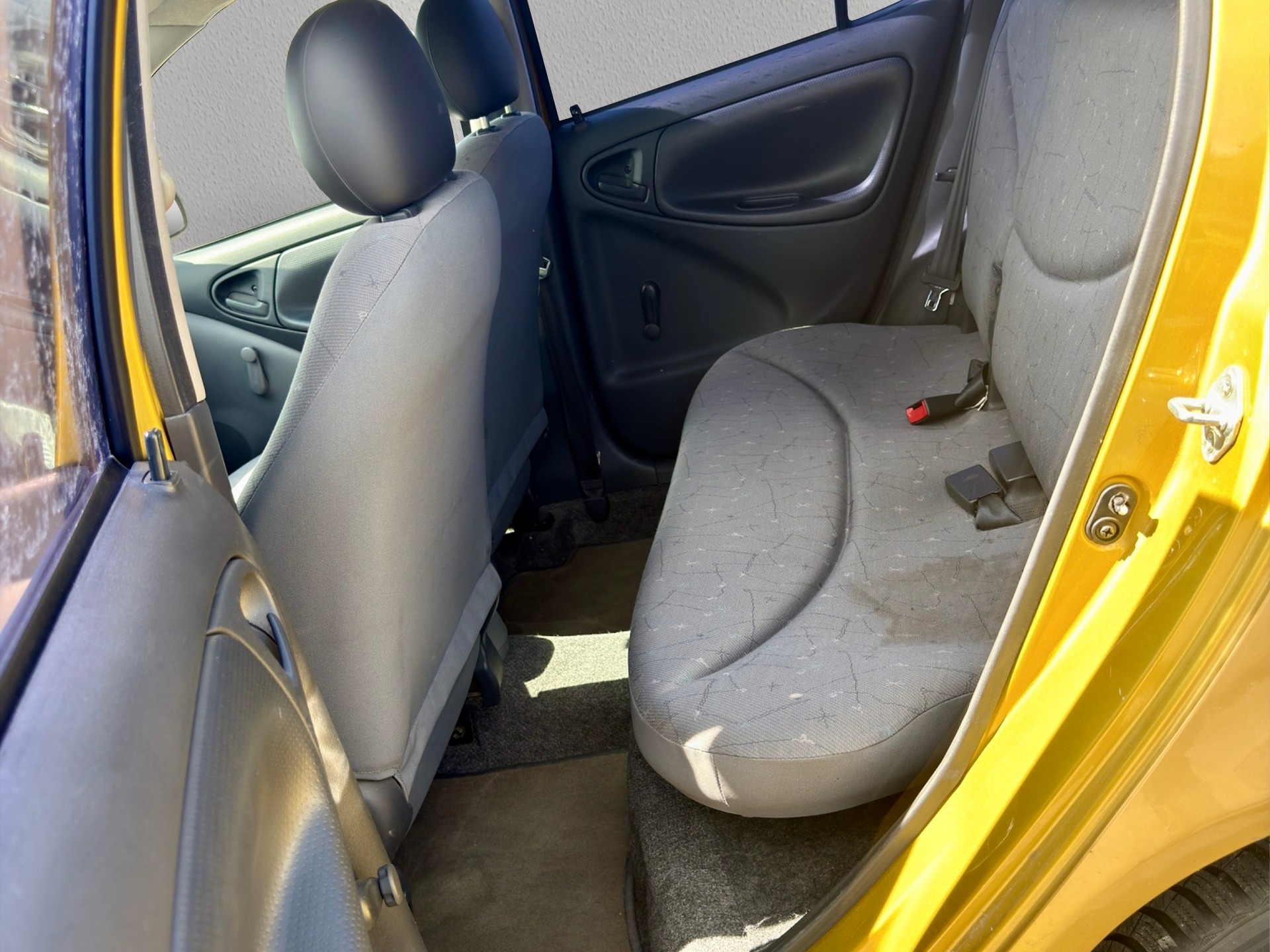 TOYOTA Yaris 1.0 Linea Sol 5 Türe mit Klimaanlage-image-11