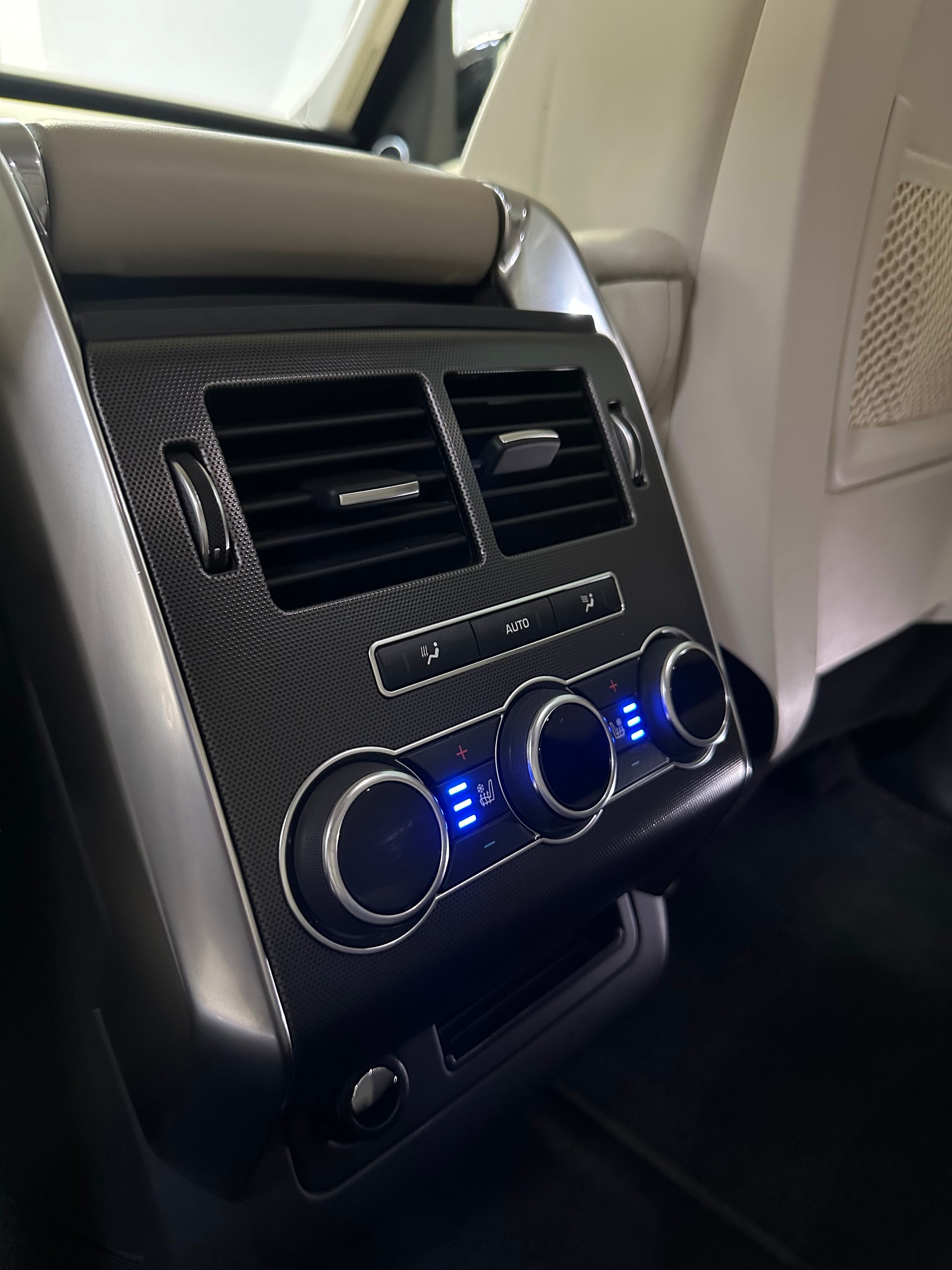 LAND ROVER Range Rover Sport 3.0 SDV6 SE Automatic-image-19