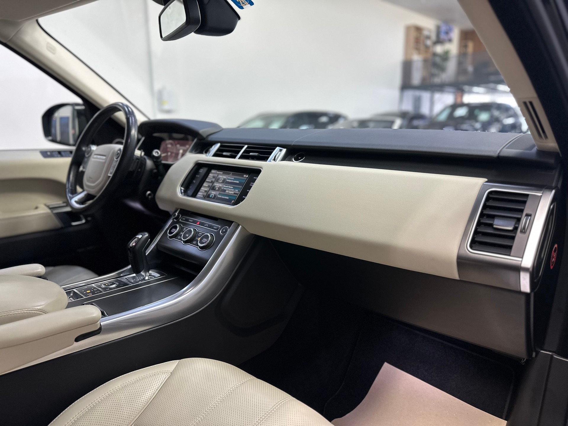 LAND ROVER Range Rover Sport 3.0 SDV6 SE Automatic-image-15