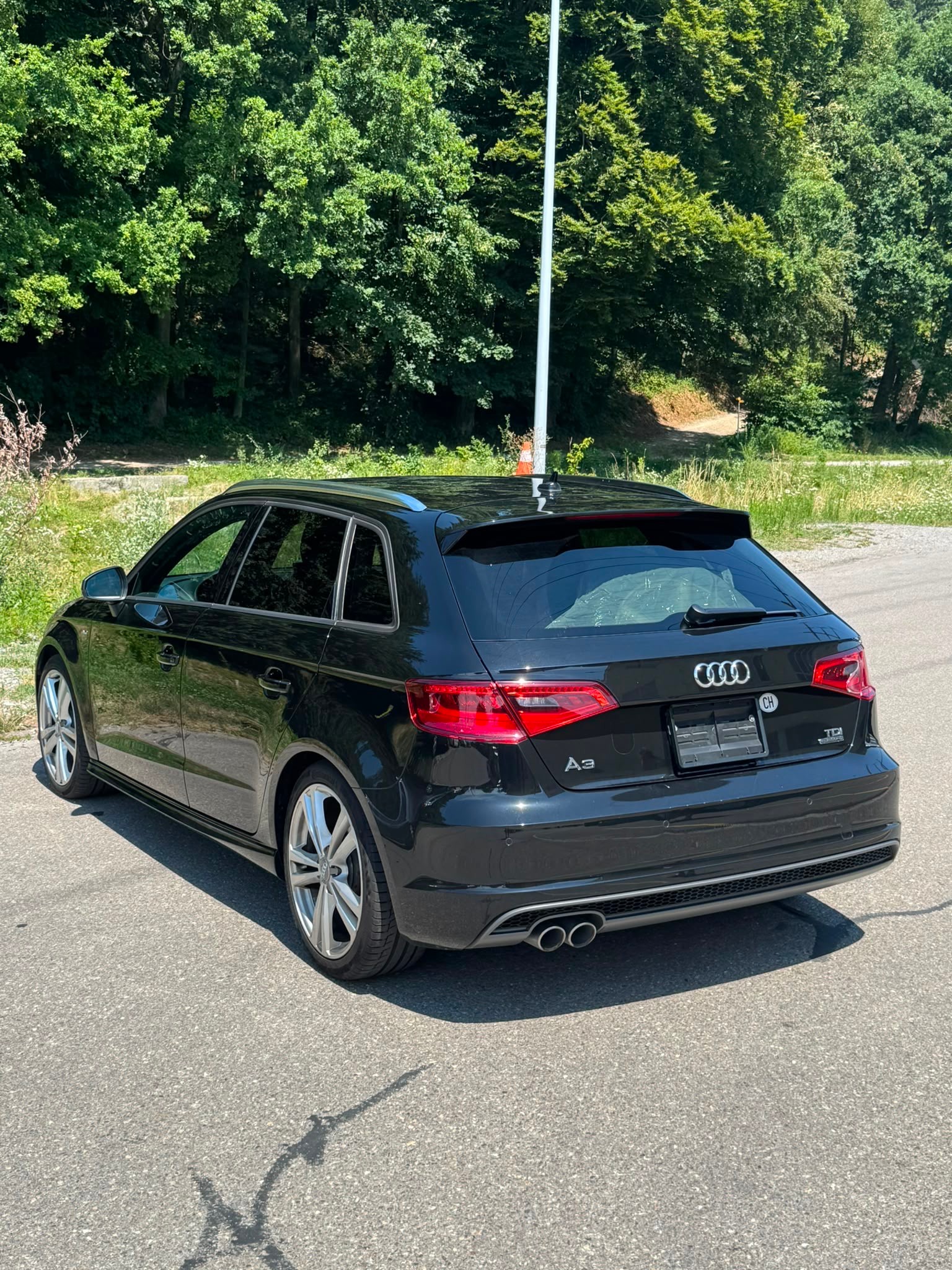 AUDI A3 Sportback 2.0 TDI Attraction quattro S-tronic-image-4
