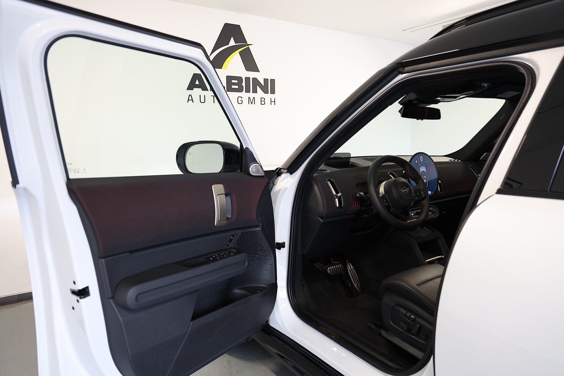 MINI Countryman U25 2.0i John Cooper Works ALL4-image-4