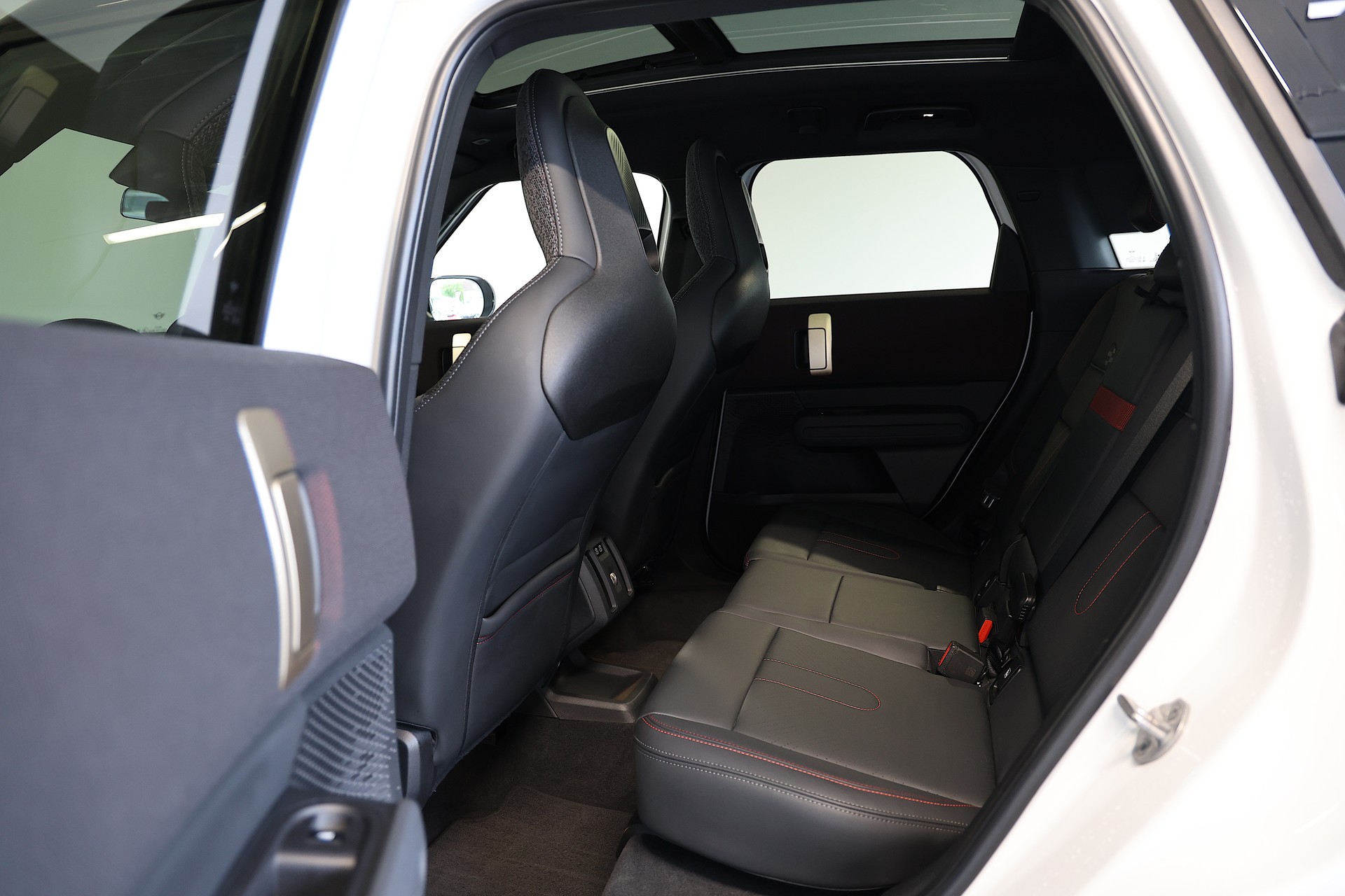 MINI Countryman U25 2.0i John Cooper Works ALL4-image-15