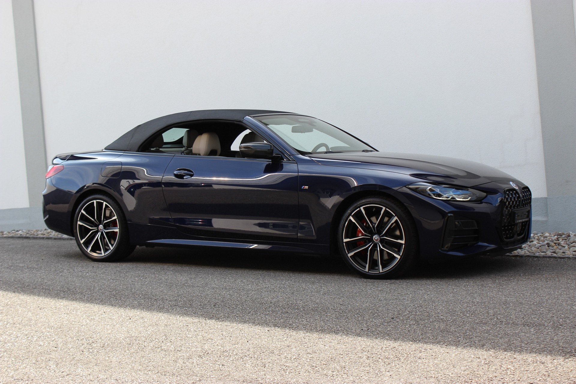 BMW M440i xDrive 48V M Sport Pro Cabriolet TANSANITBLAU *M CARBON EXTERIEURPAKET*-image-4
