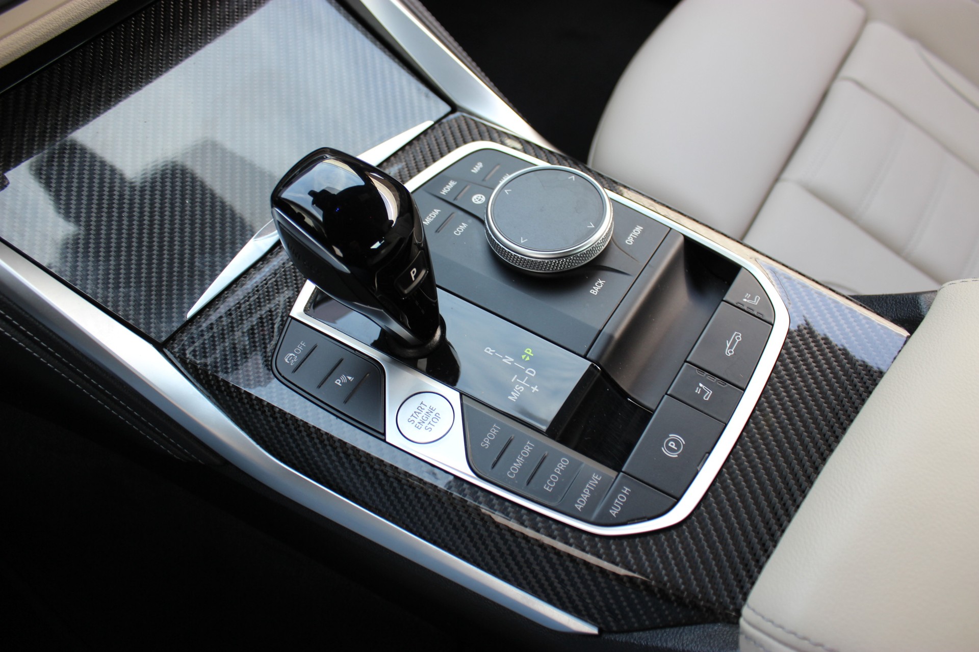 BMW M440i xDrive 48V M Sport Pro Cabriolet TANSANITBLAU *M CARBON EXTERIEURPAKET*-image-27