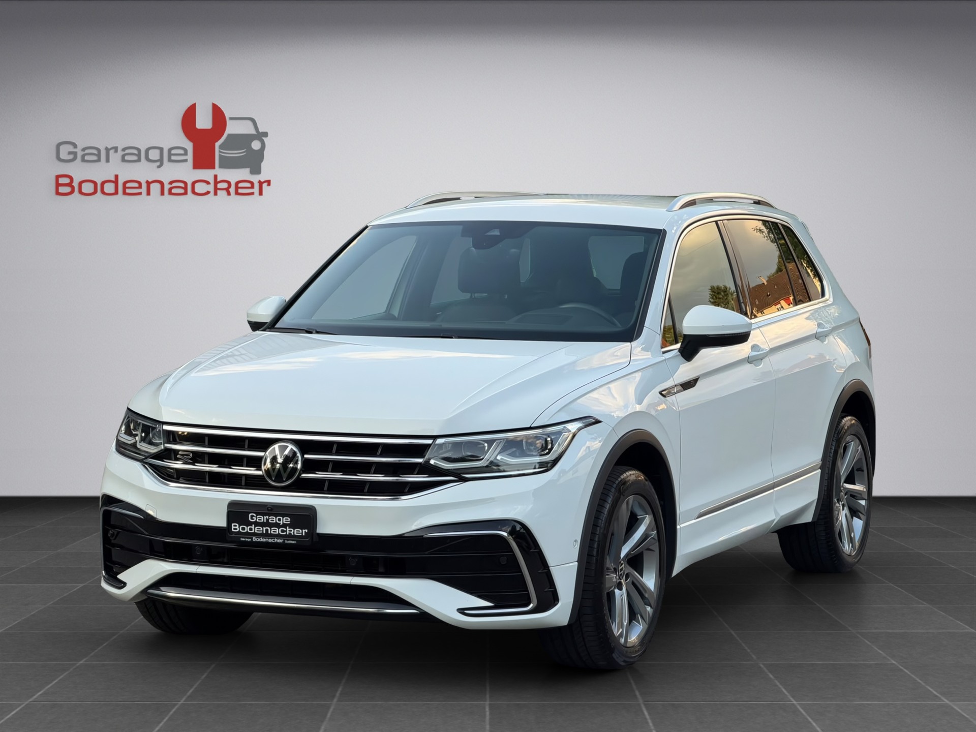 VW Tiguan 2.0 TDI SCR R-Line 4Motion DSG * Facelift * 200PS * R Line * Highline *-showroom-element-1