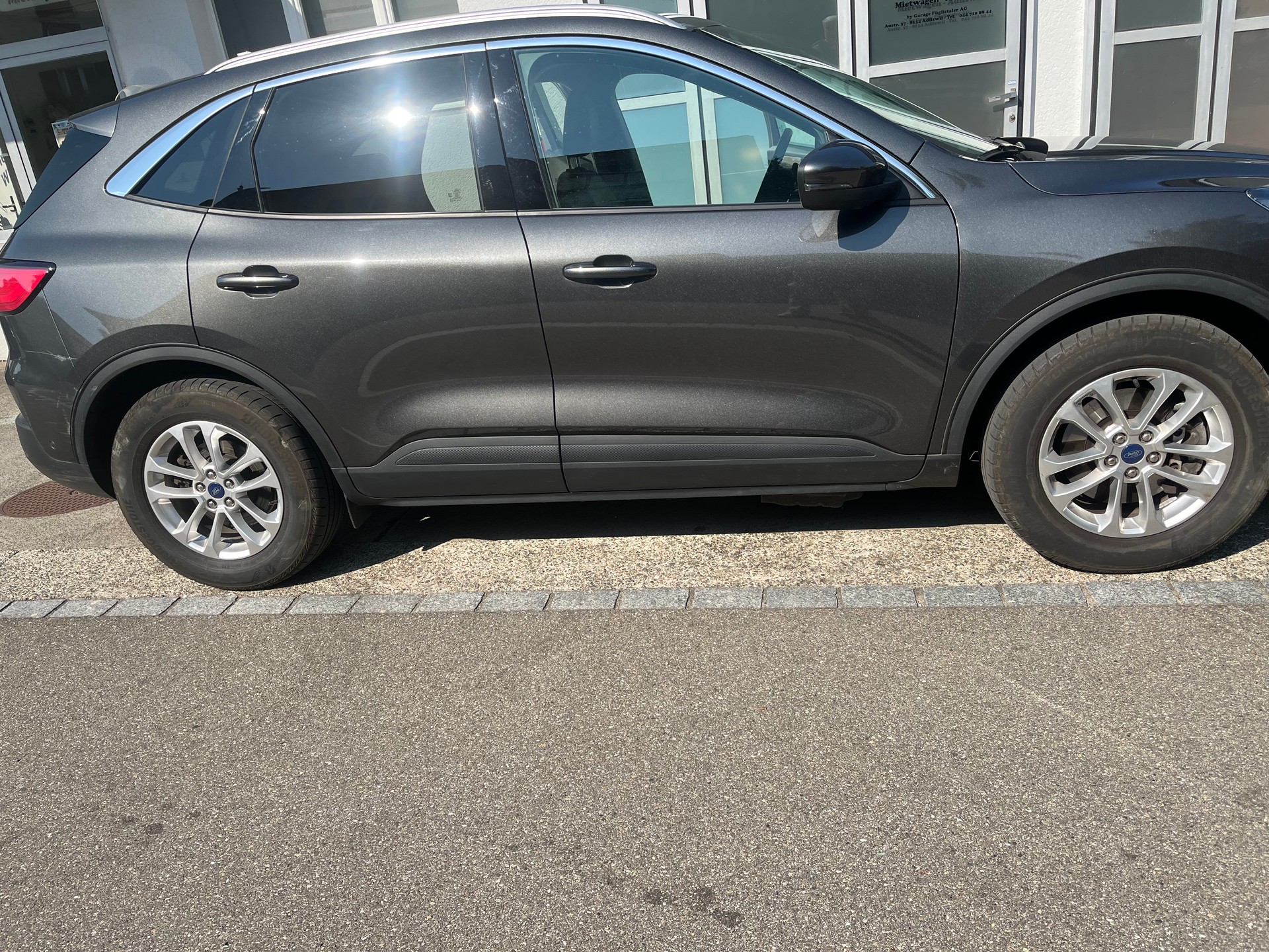 FORD Kuga 2.5 PHEV Cool & Connect 2WD-image-2