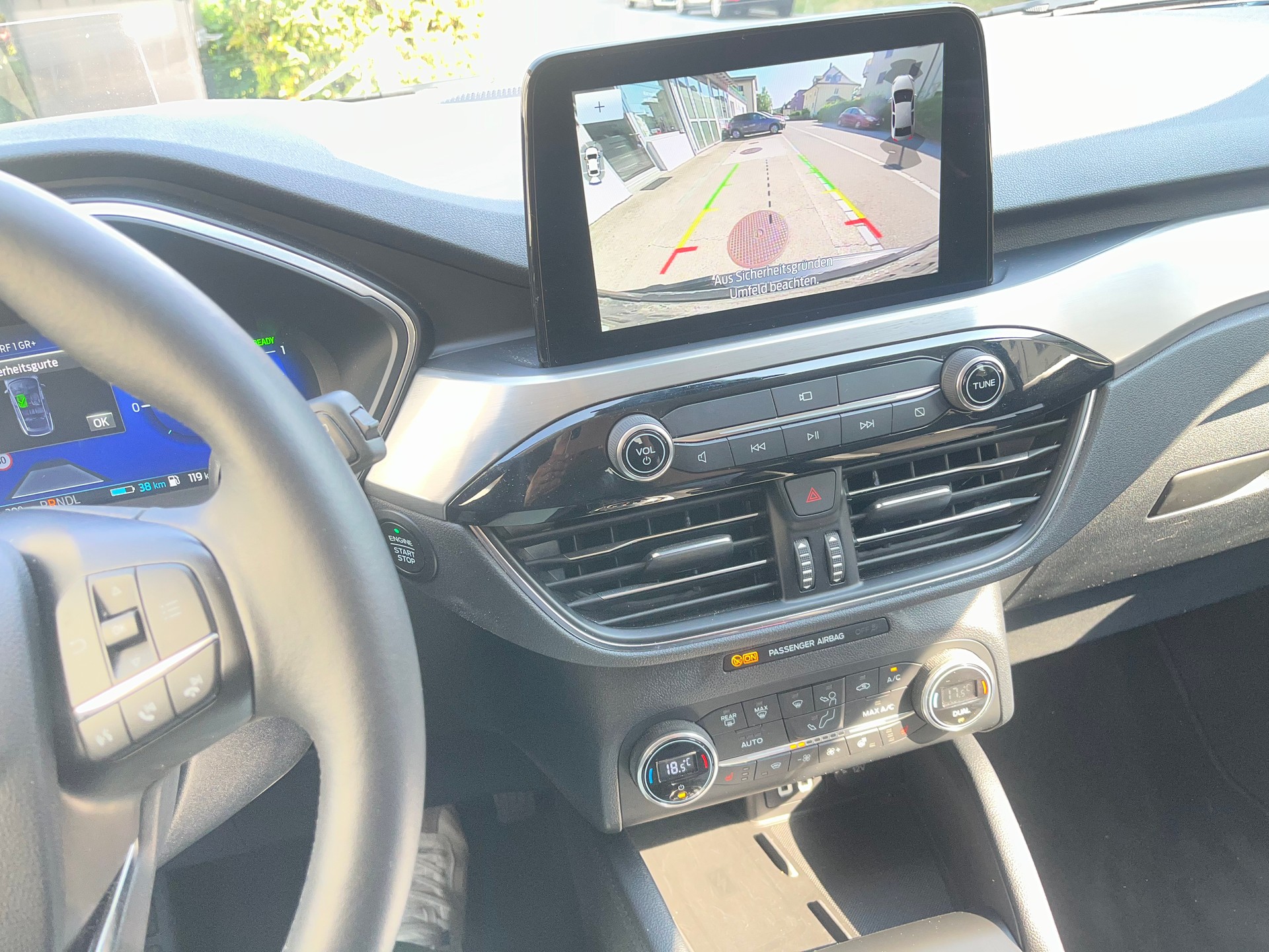 FORD Kuga 2.5 PHEV Cool & Connect 2WD-image-8