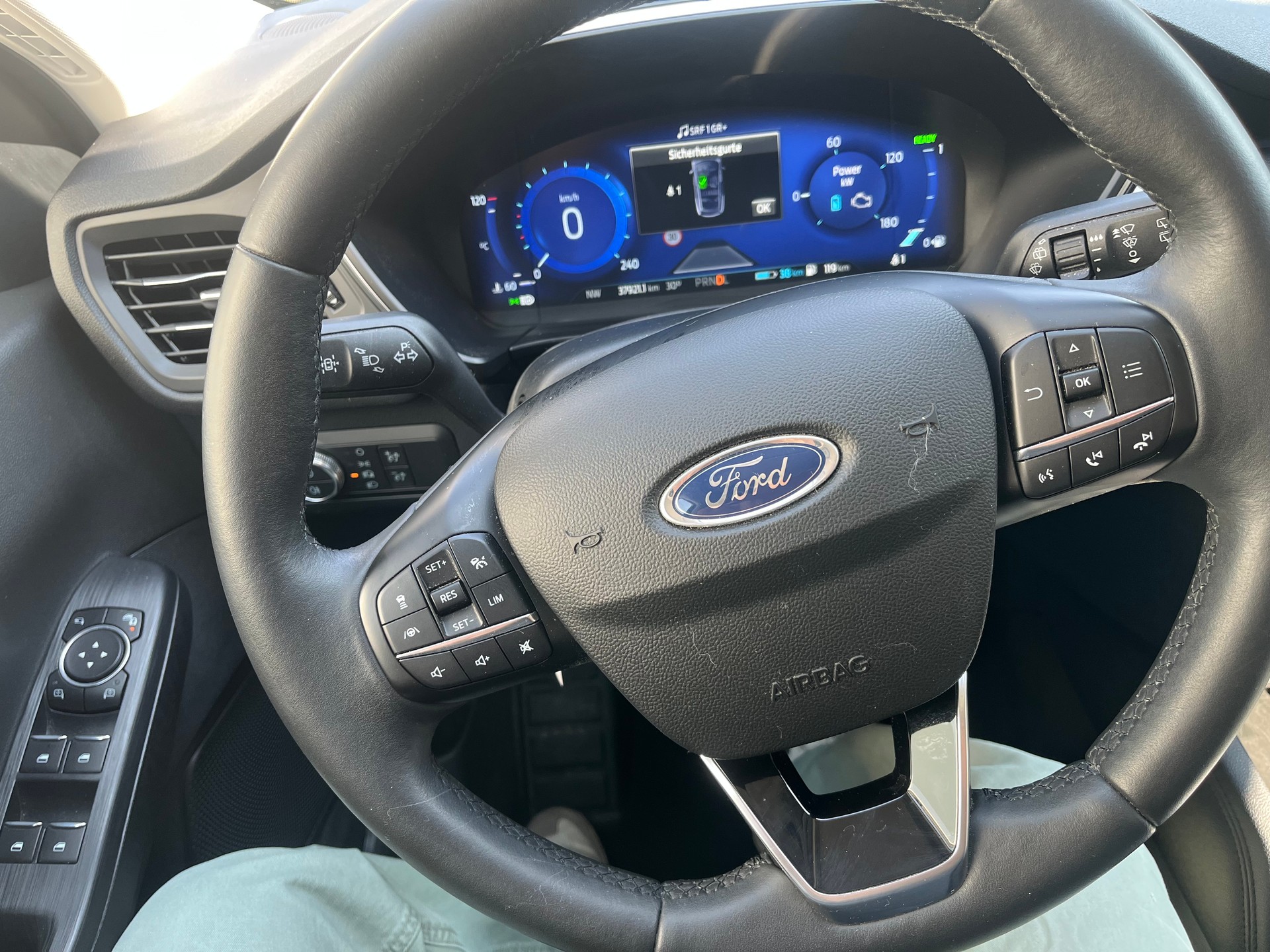 FORD Kuga 2.5 PHEV Cool & Connect 2WD-image-9