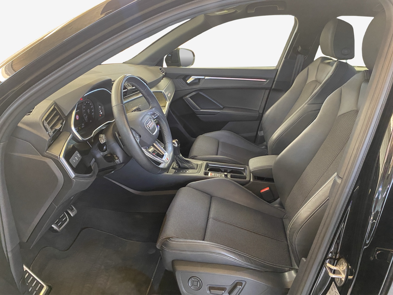 AUDI Q3 45 TFSI e S line S-tronic-image-7