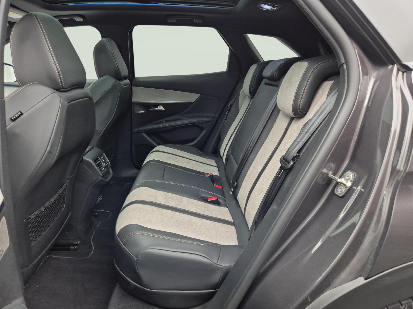 PEUGEOT 3008 1.6 Plug-in Hybrid4 GT Pack-showroom-element-3