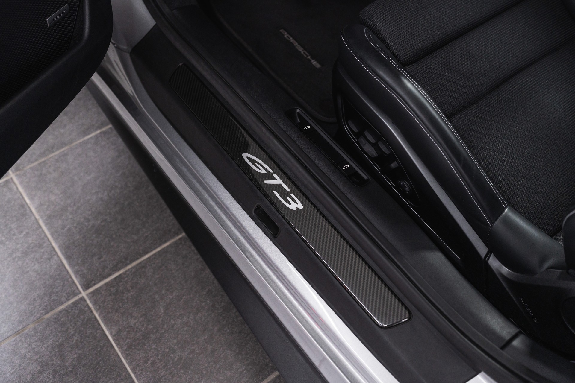 PORSCHE 911 GT3 Touring PDK-image-12
