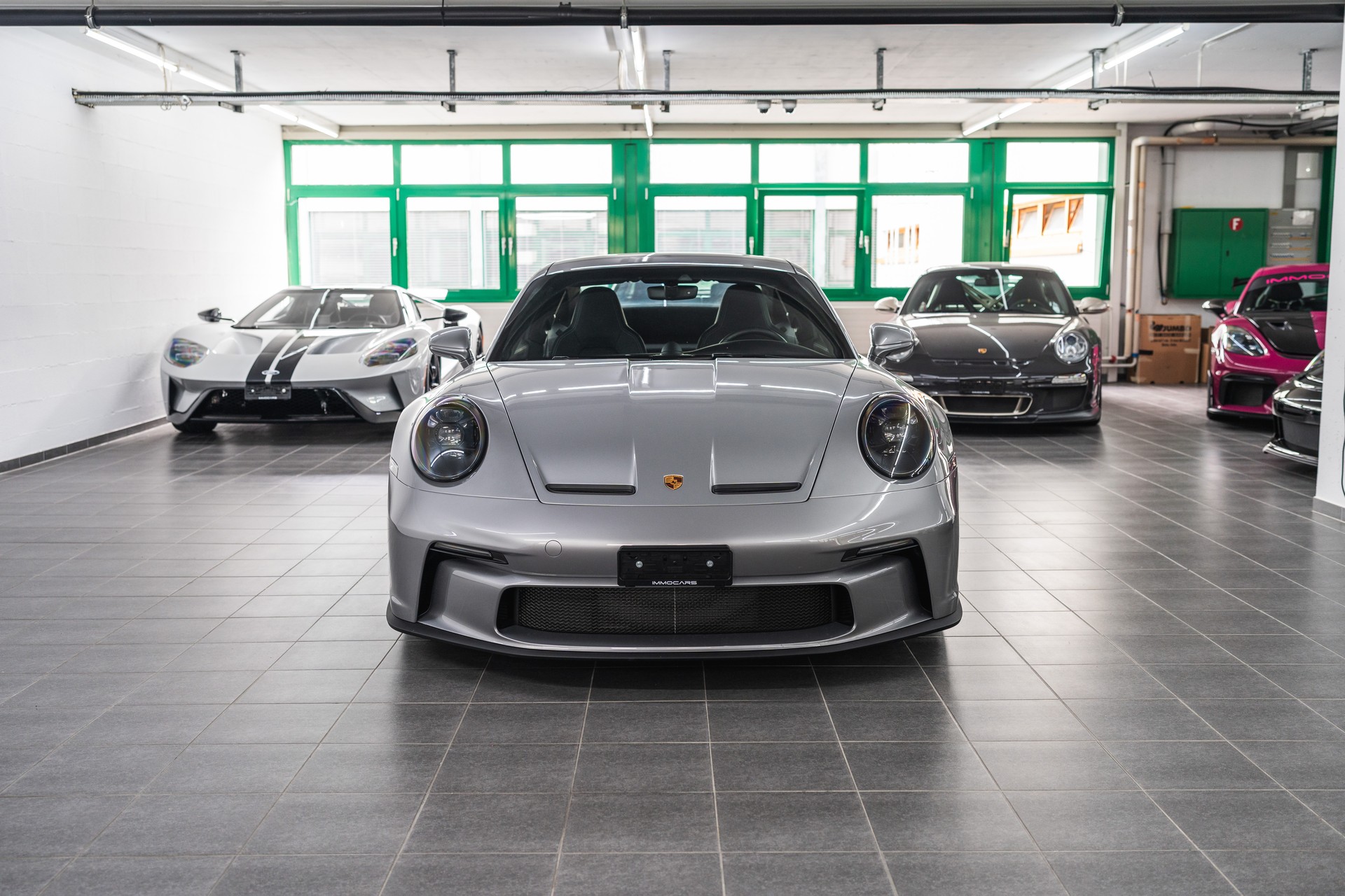 PORSCHE 911 GT3 Touring PDK-showroom-element-1