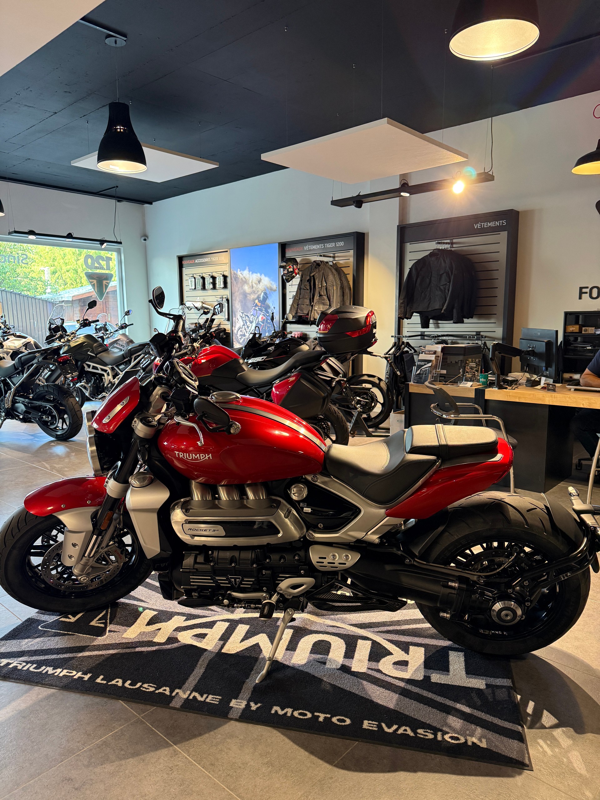 TRIUMPH Rocket 3 R-showroom-element-1