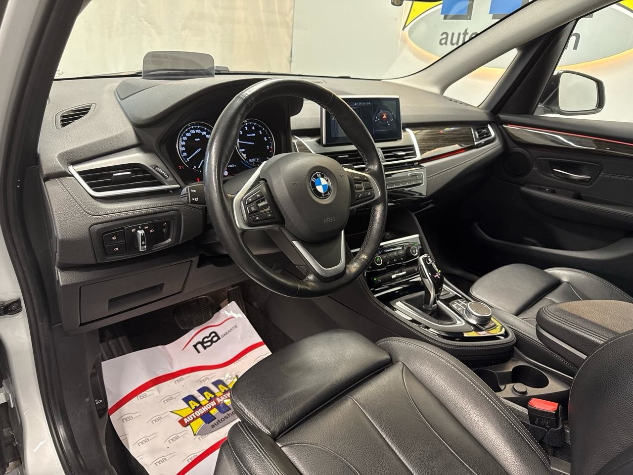 BMW 220i Active Tourer DKG Luxury Line-showroom-element-2