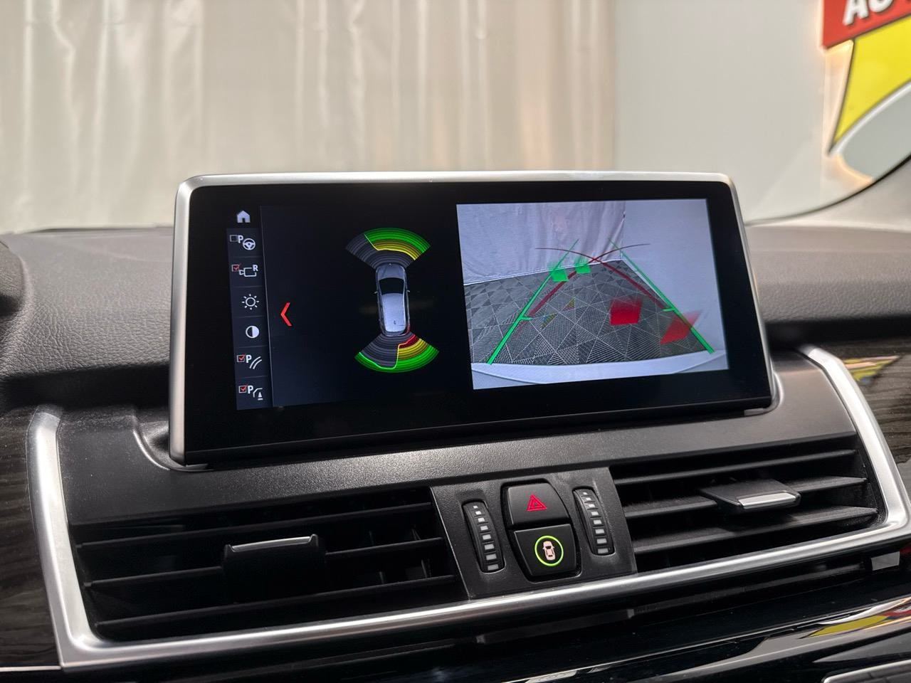 BMW 220i Active Tourer DKG Luxury Line-image-8