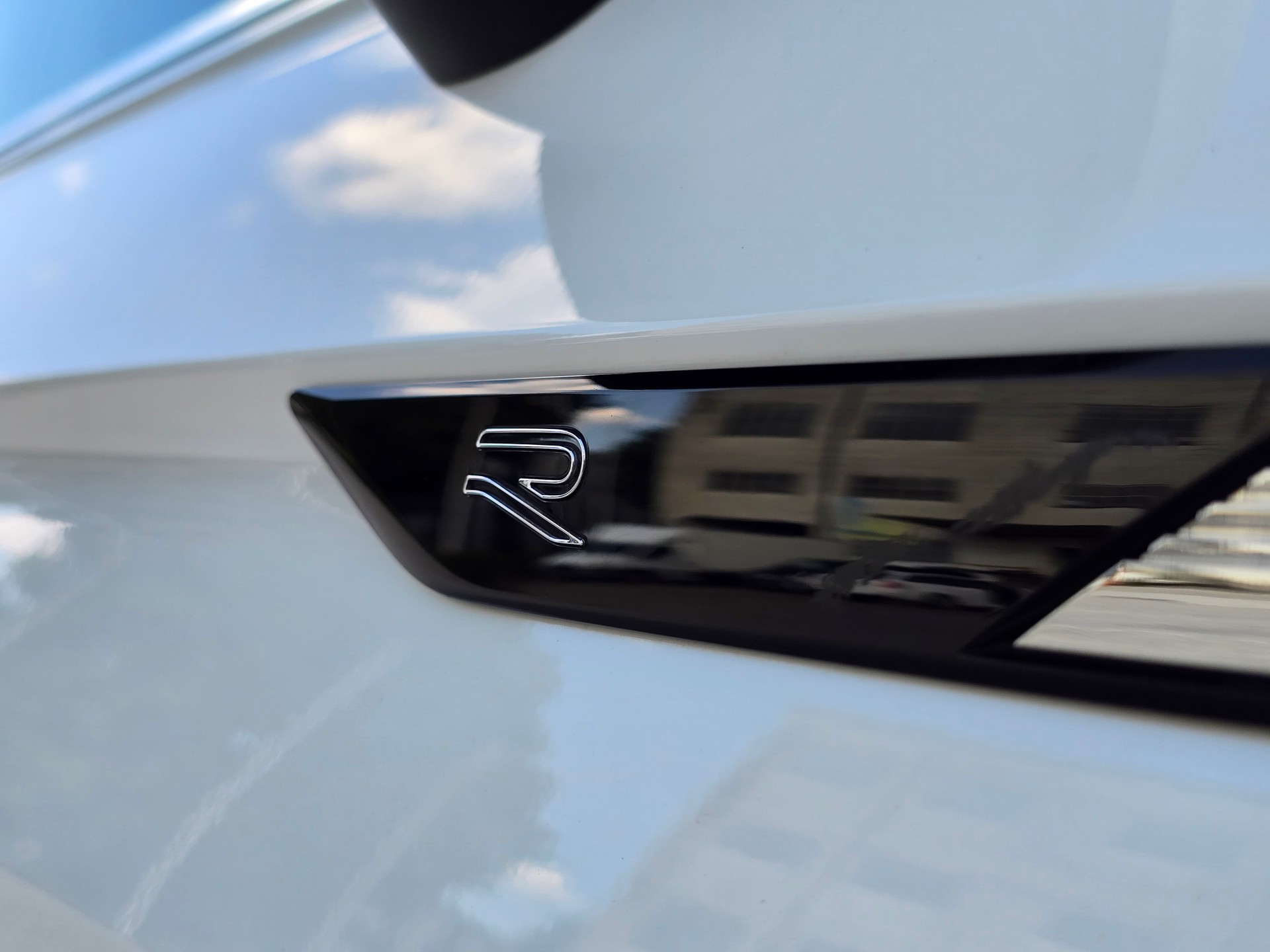 VW Tiguan 2.0 TDI SCR R-Line 4Motion DSG-image-18