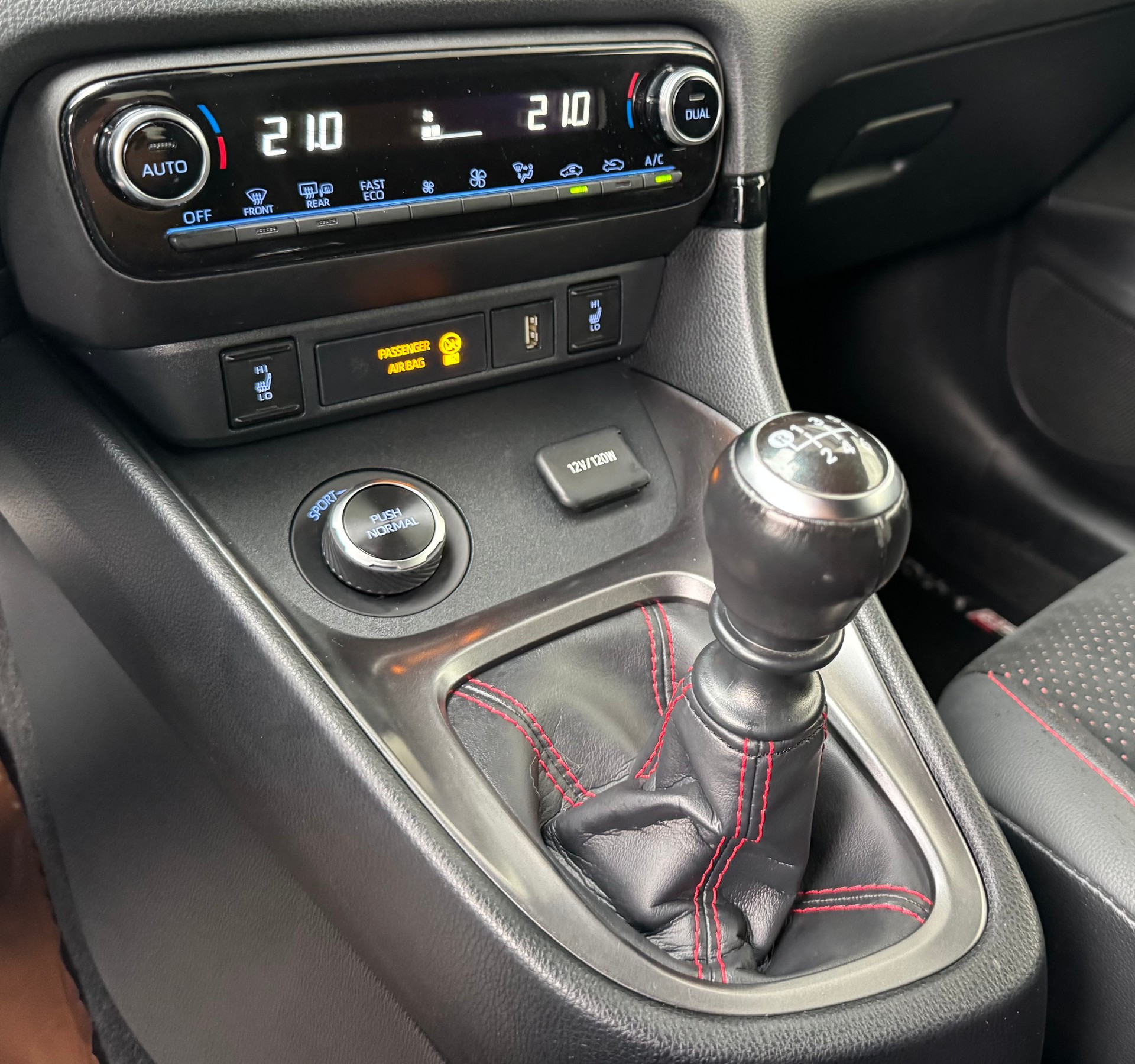 TOYOTA Yaris 1.6 GR Sport-image-15