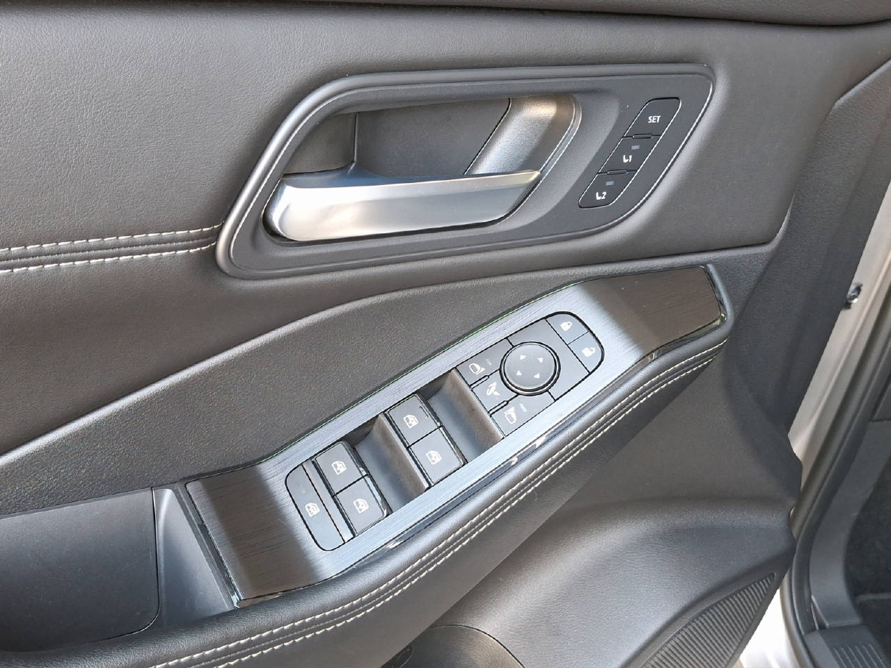 NISSAN X-Trail 1.5 VC-T N-Trek e-4orce-image-9