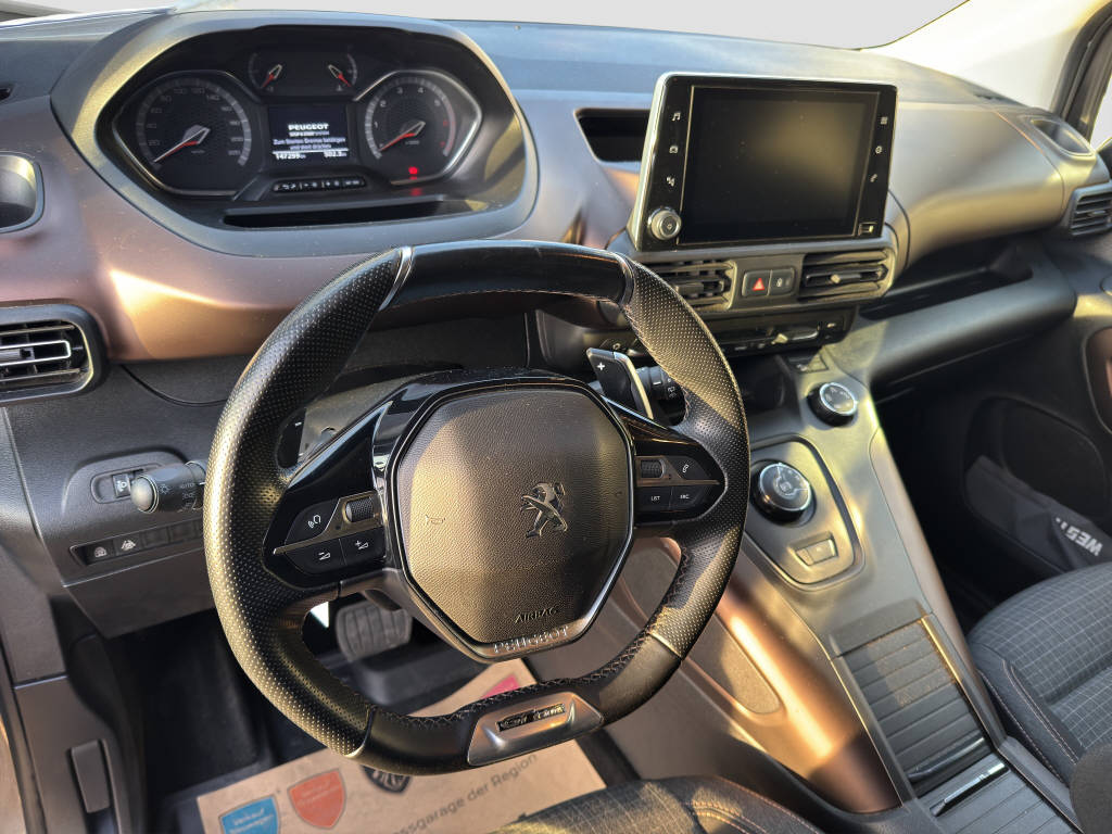 PEUGEOT Rifter Long 1.2 PureTech 130 GT Line-image-9