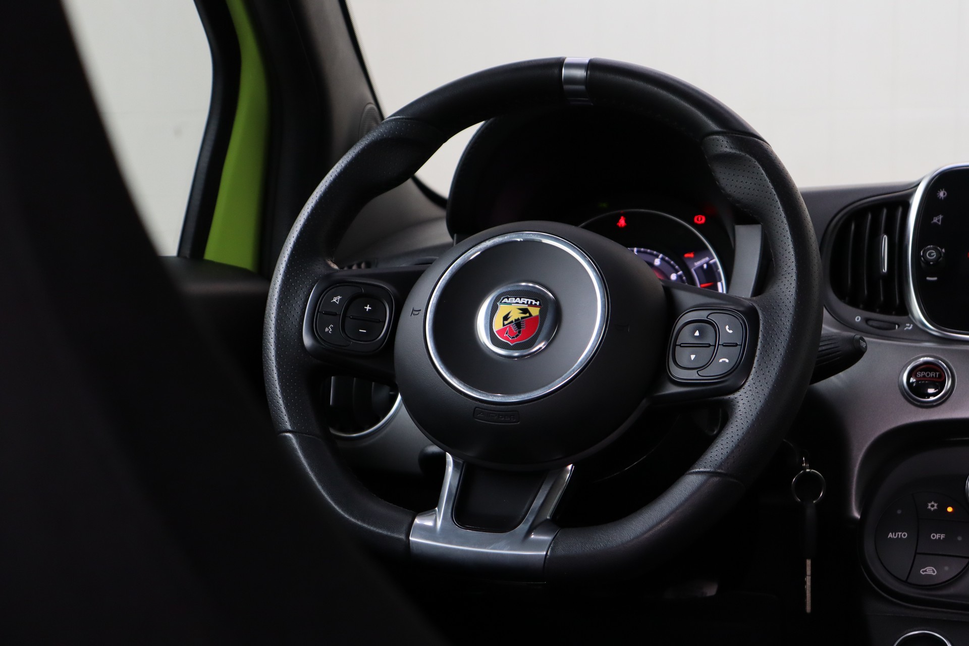 FIAT 595 1.4 16V TURBO ABARTH PISTA * GIFTGRÜN * CH-FAHRZEUG * 70TH-ANNIVERSARY *-image-20