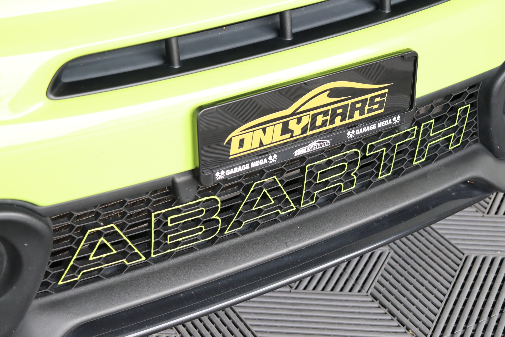 FIAT 595 1.4 16V TURBO ABARTH PISTA * GIFTGRÜN * CH-FAHRZEUG * 70TH-ANNIVERSARY *-image-4