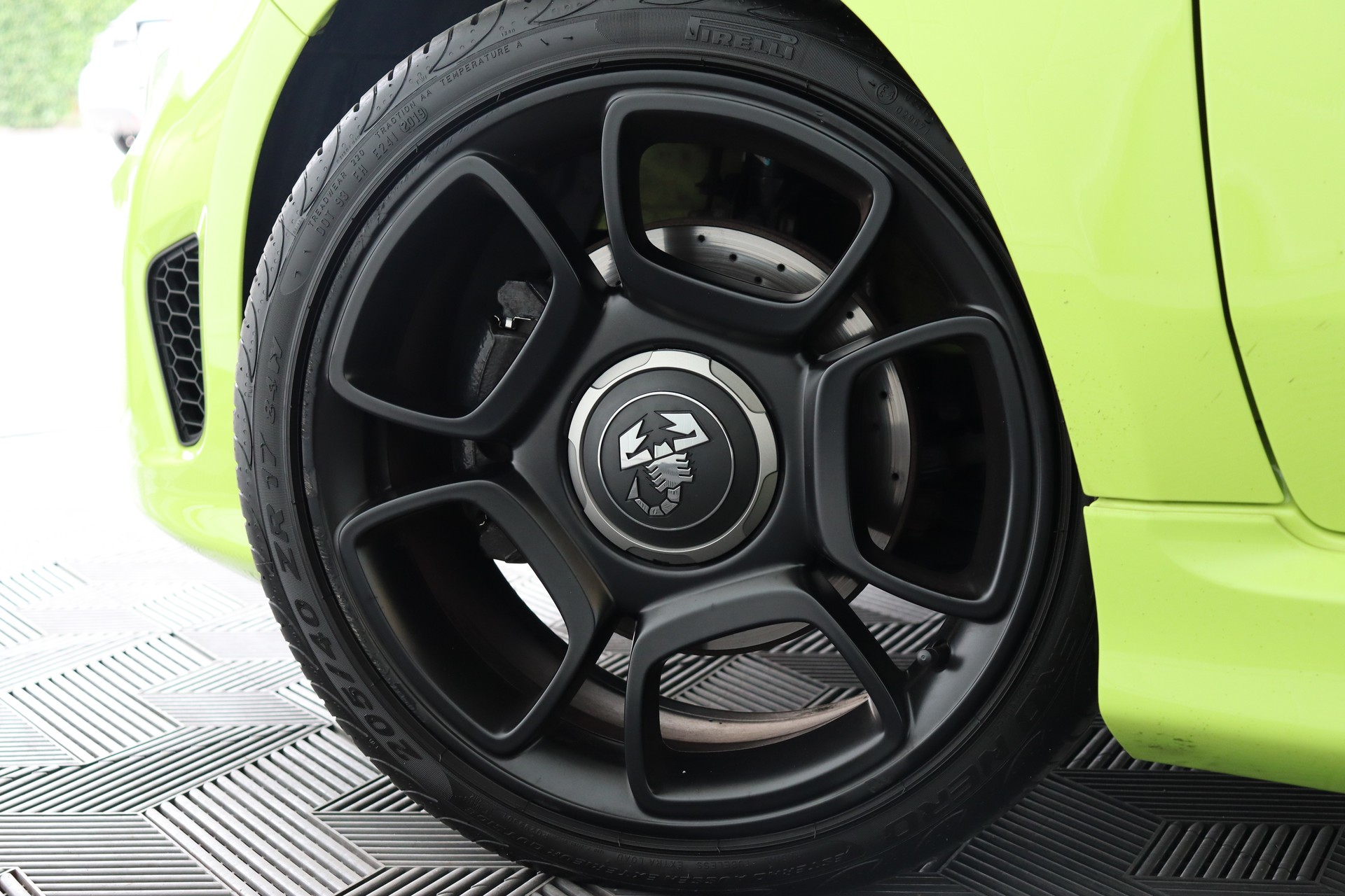 FIAT 595 1.4 16V TURBO ABARTH PISTA * GIFTGRÜN * CH-FAHRZEUG * 70TH-ANNIVERSARY *-image-12