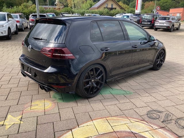 VW Golf 2.0 TSI R 4Motion-image-4