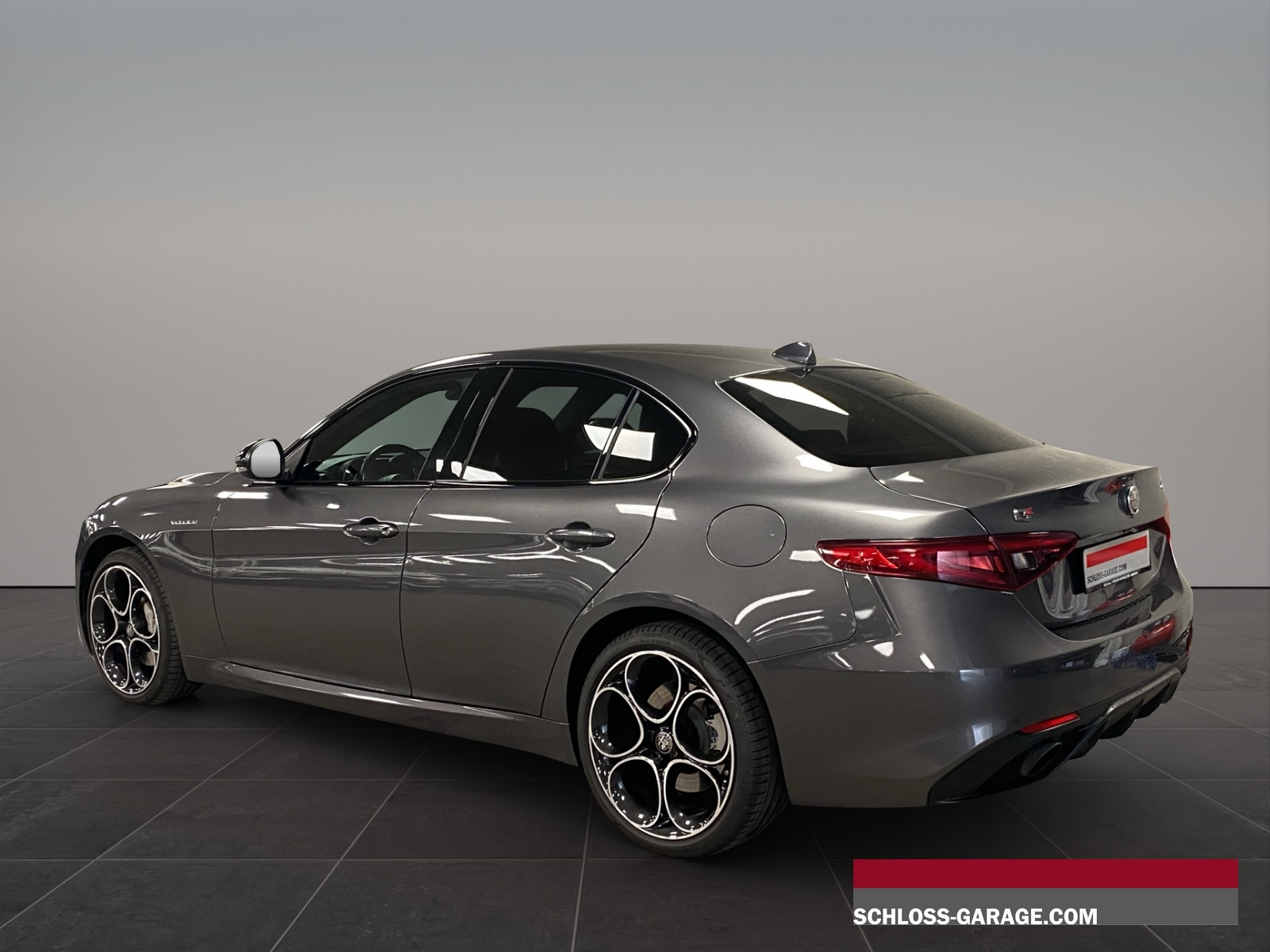 ALFA ROMEO Giulia 2.0 Q4 Veloce-showroom-element-3