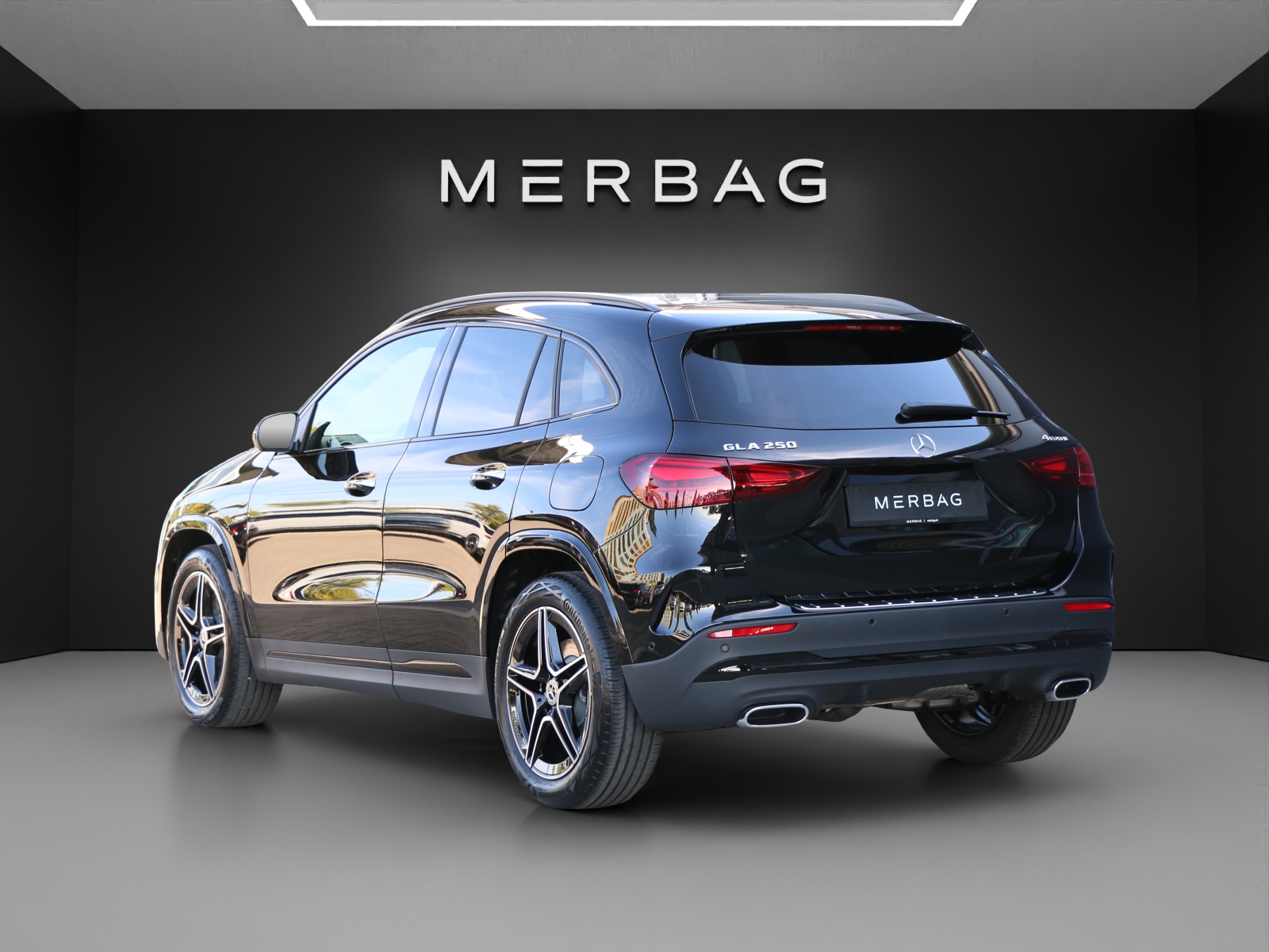 MERCEDES-BENZ GLA 250 4MATIC Swiss Star-image-2