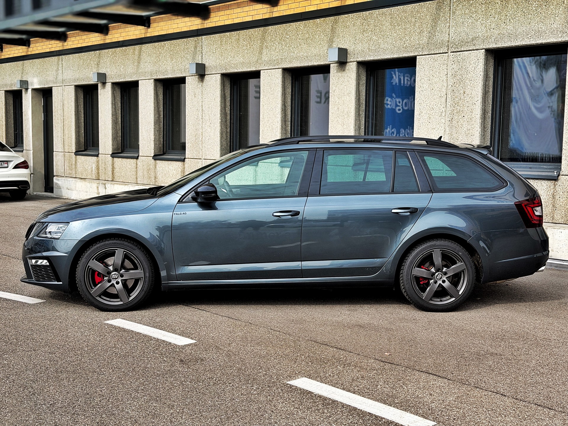 SKODA Octavia Combi 2.0 TDI RS 4x4 DSG-showroom-element-1