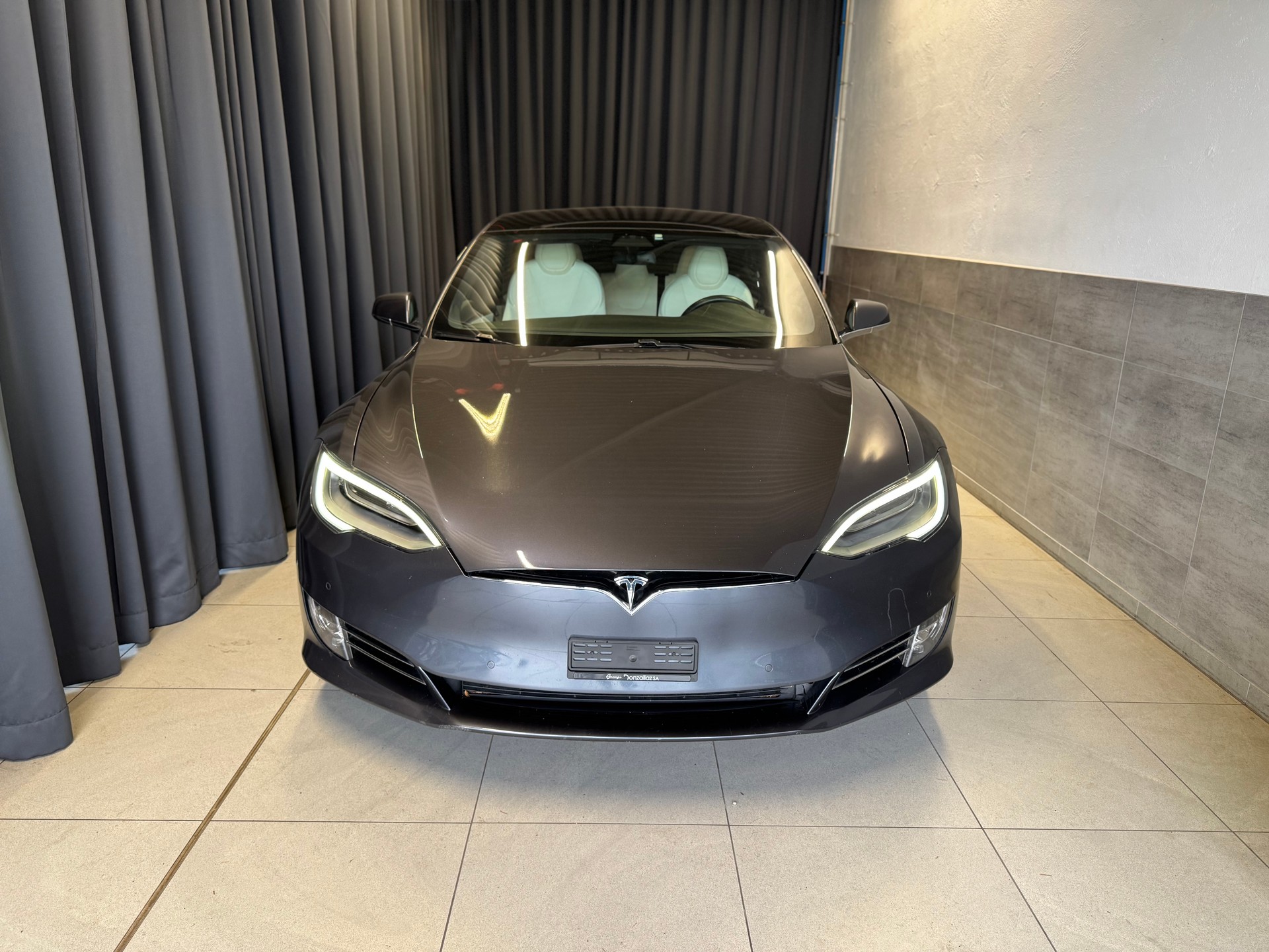TESLA Model S Ludicrous Performance(M)(50)-showroom-element-1