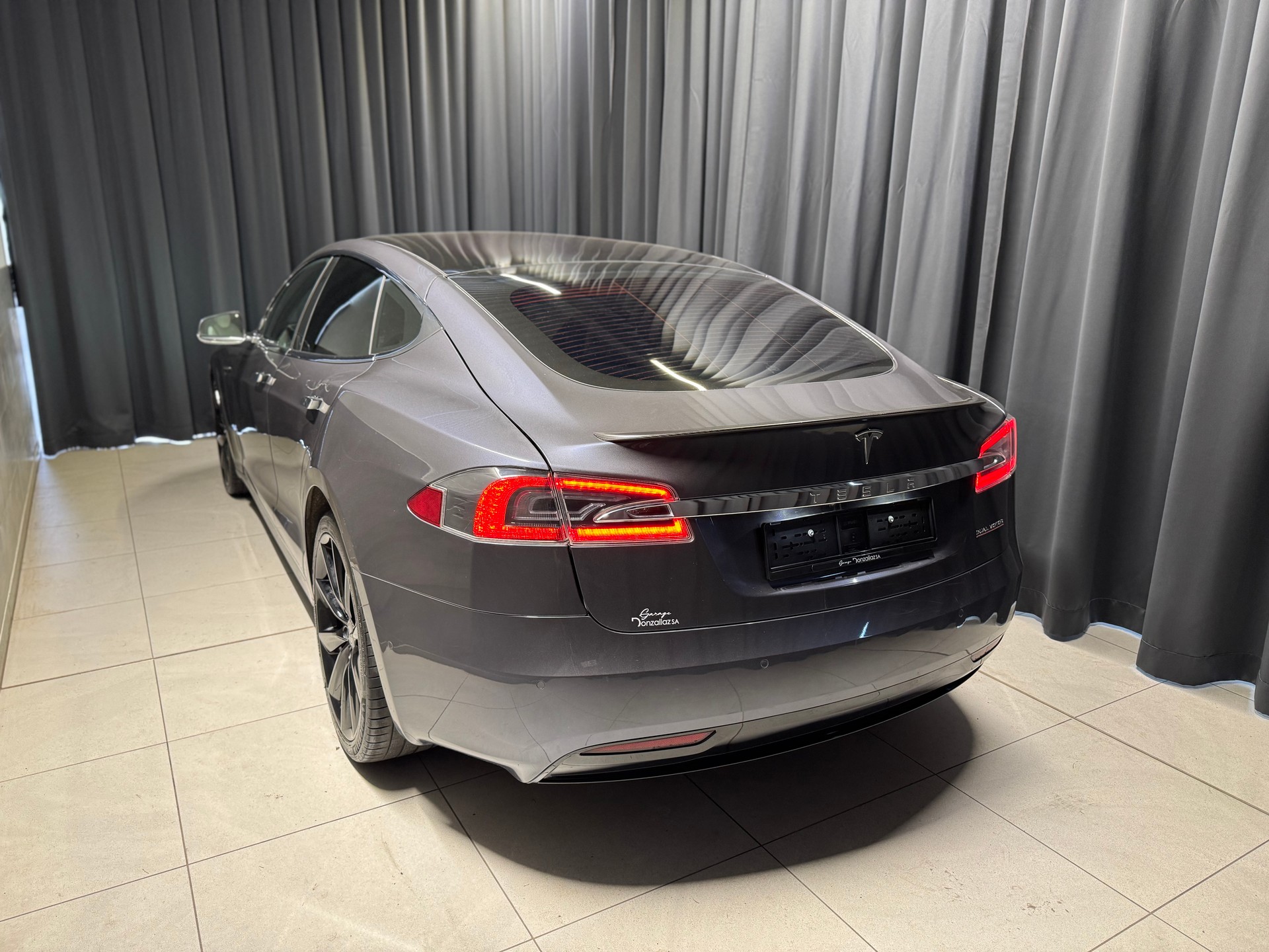 TESLA Model S Ludicrous Performance(M)(50)-showroom-element-3