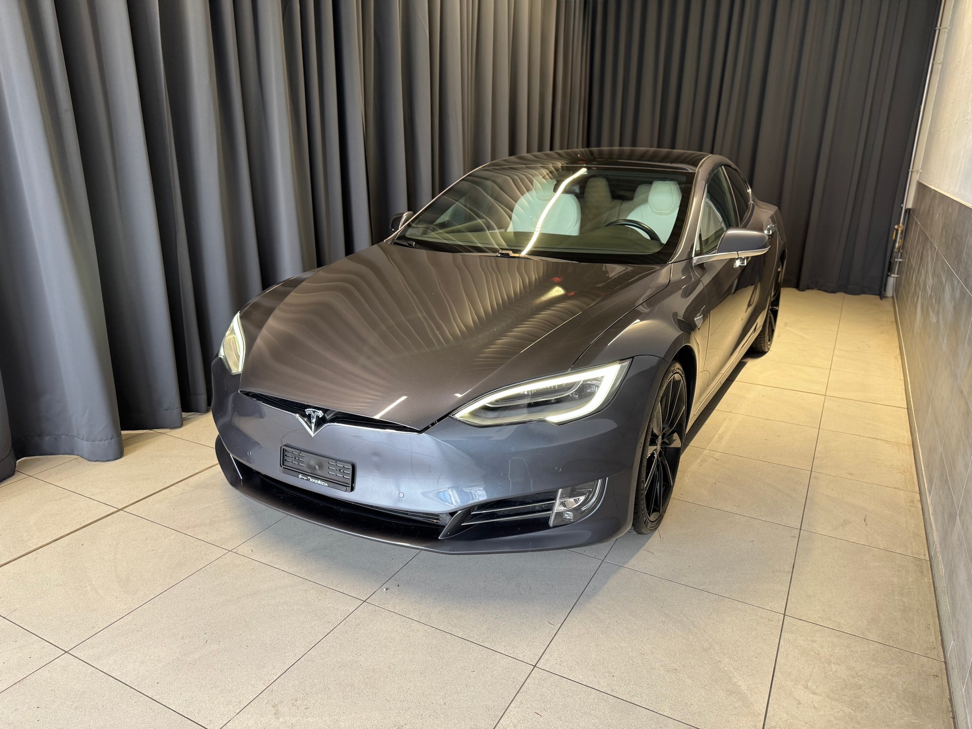 TESLA Model S Ludicrous Performance(M)(50)-showroom-element-2
